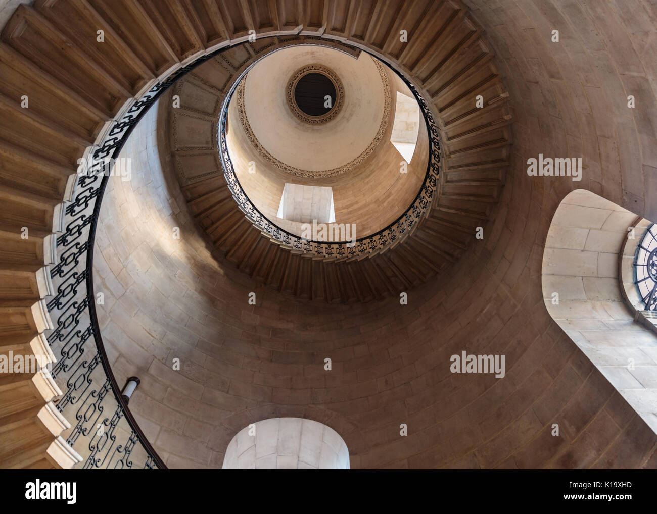 Die Dean's Staircase, St Paul's Cathedral, Wendeltreppe, berühmt gemacht als die Divination Stairwell in Szenen aus den Harry Potter Filmen, London UK Stockfoto