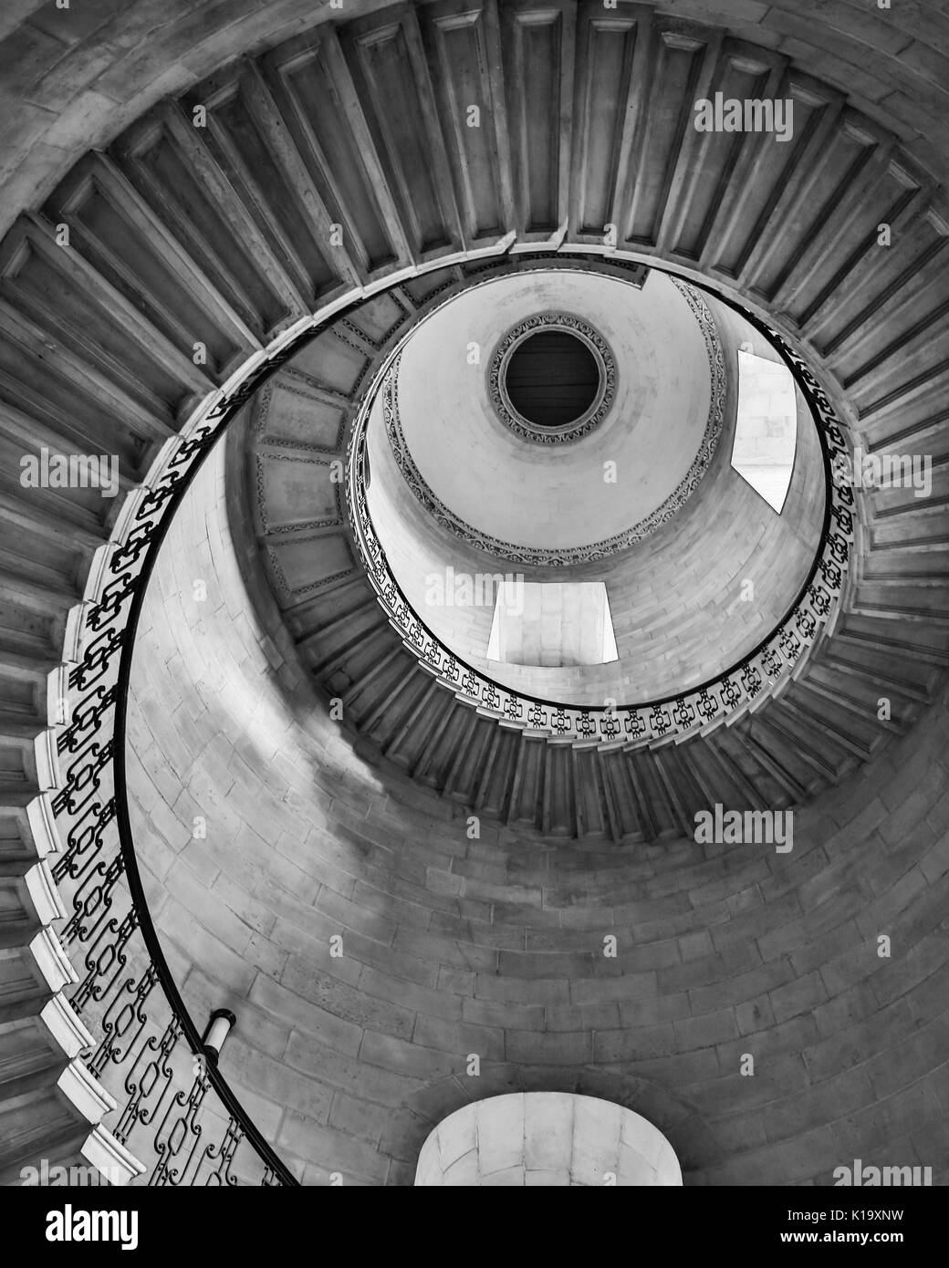 Die Dean's Staircase, St Paul's Cathedral, Wendeltreppe, berühmt gemacht als die Divination Stairwell in Szenen aus den Harry Potter Filmen, London UK Stockfoto