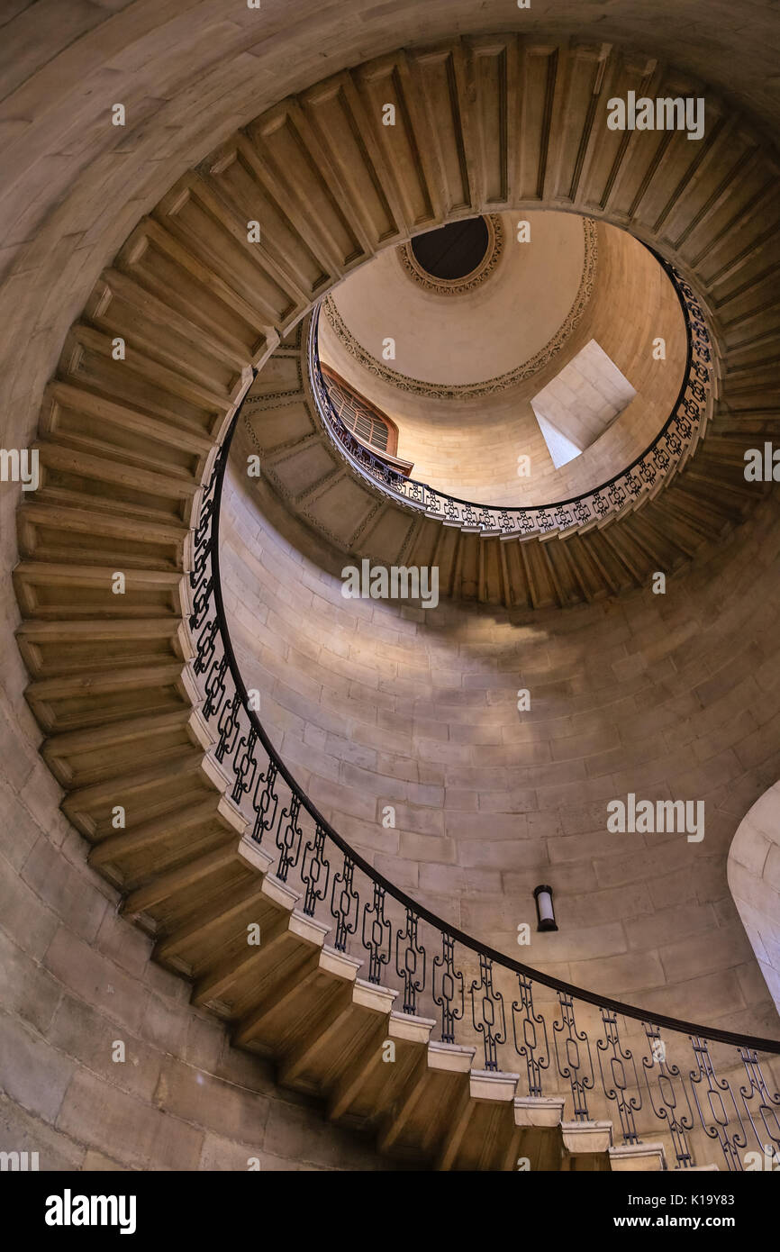 Die Dean's Staircase, St Paul's Cathedral, Wendeltreppe, berühmt gemacht als die Divination Stairwell in Szenen aus den Harry Potter Filmen, London UK Stockfoto