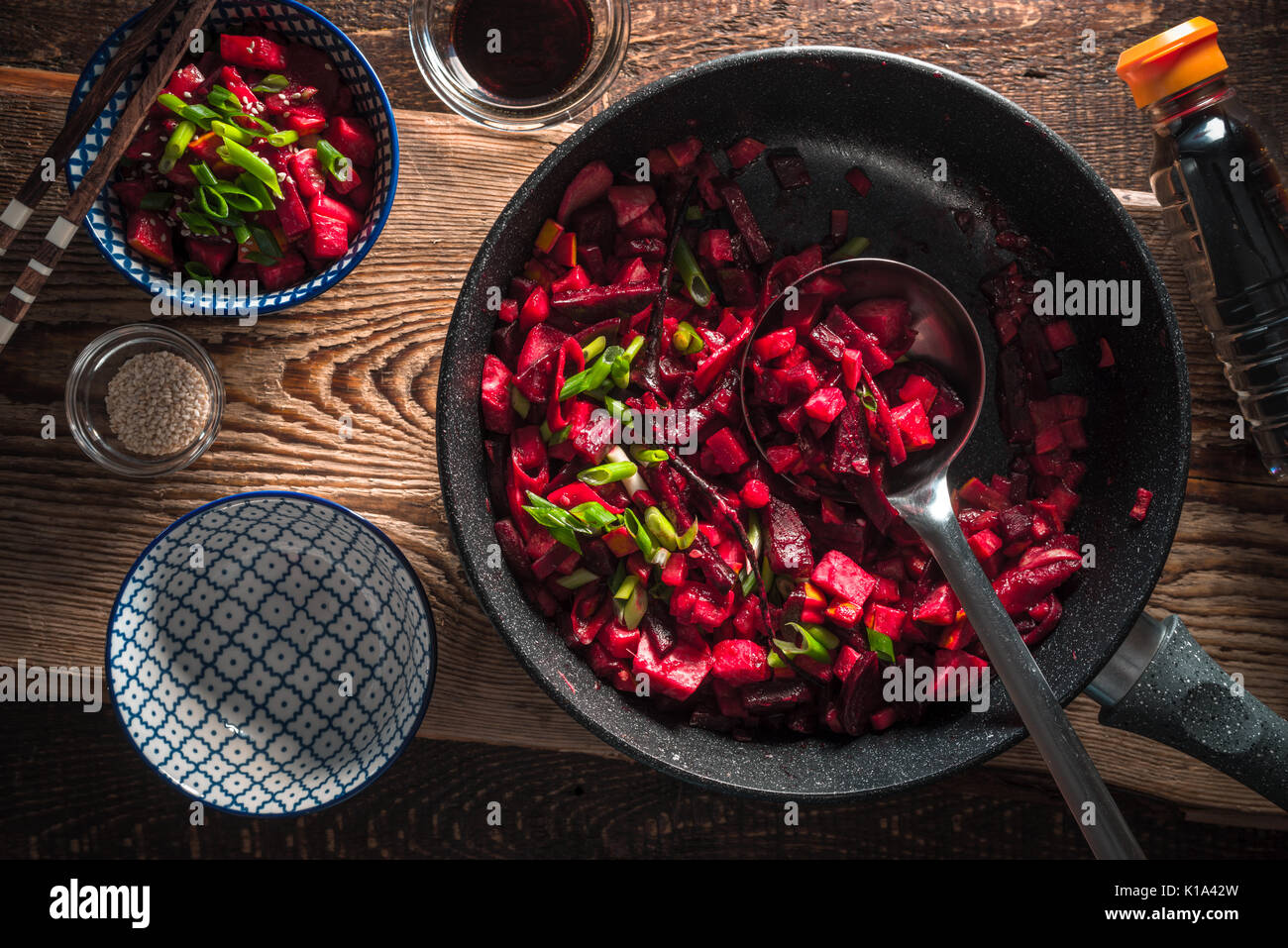 Mit Gemüse und Sojasauce horizontale Mittagessen Stockfoto