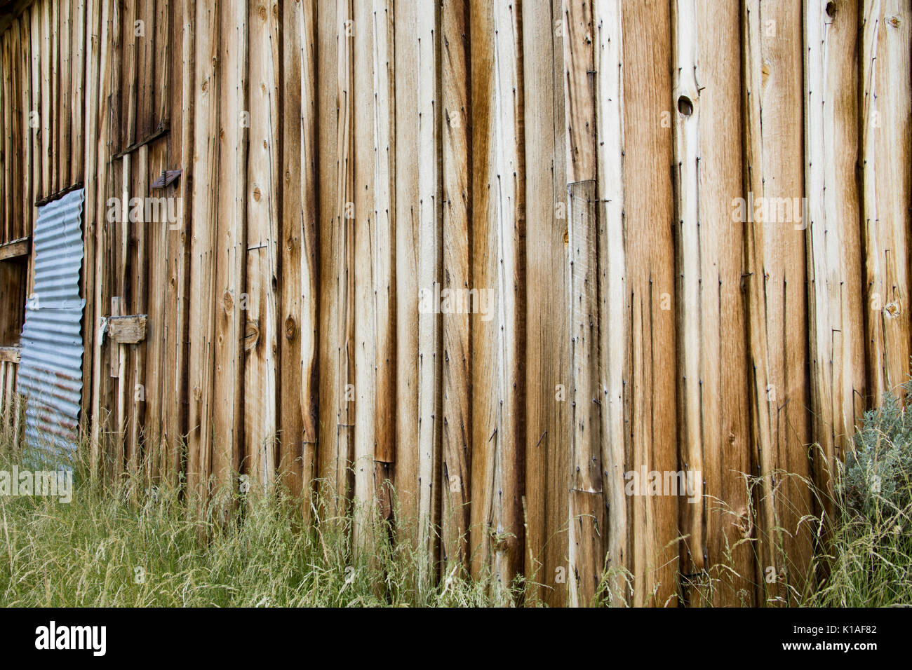 Rustikale Holz im Außenbereich von Gebäude in Bodie State Historic Park, Stockfoto