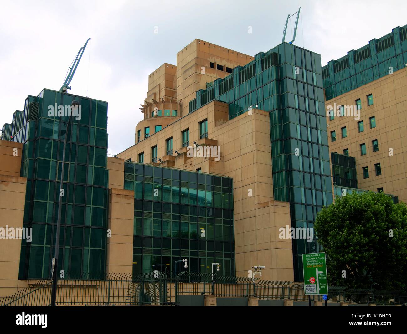 London, Großbritannien, 11. Juli 2017: MI6 Hauptquartier Stockfoto