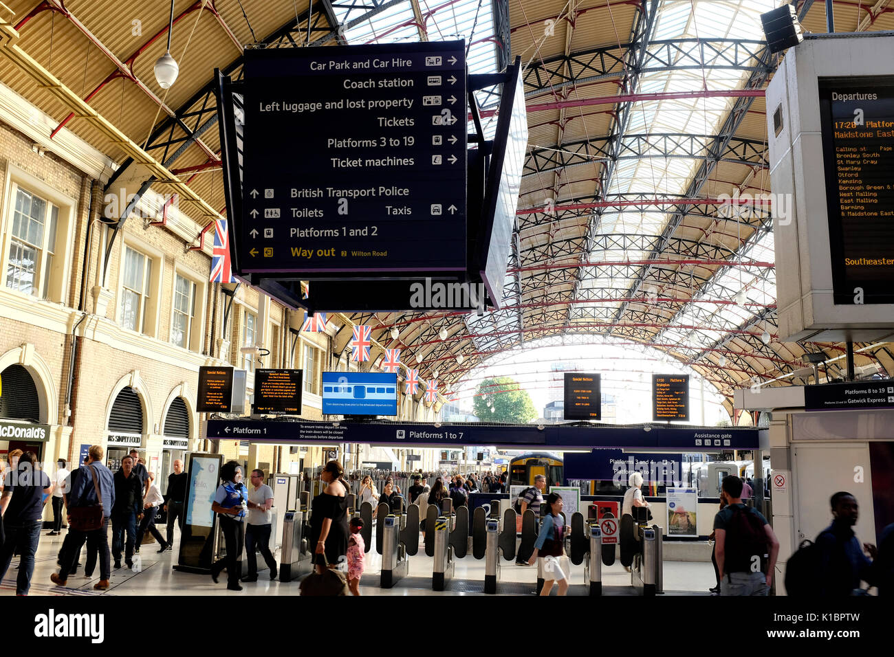 London Victoria Mainline Bahnhof komplexe uk august 2017 Stockfoto