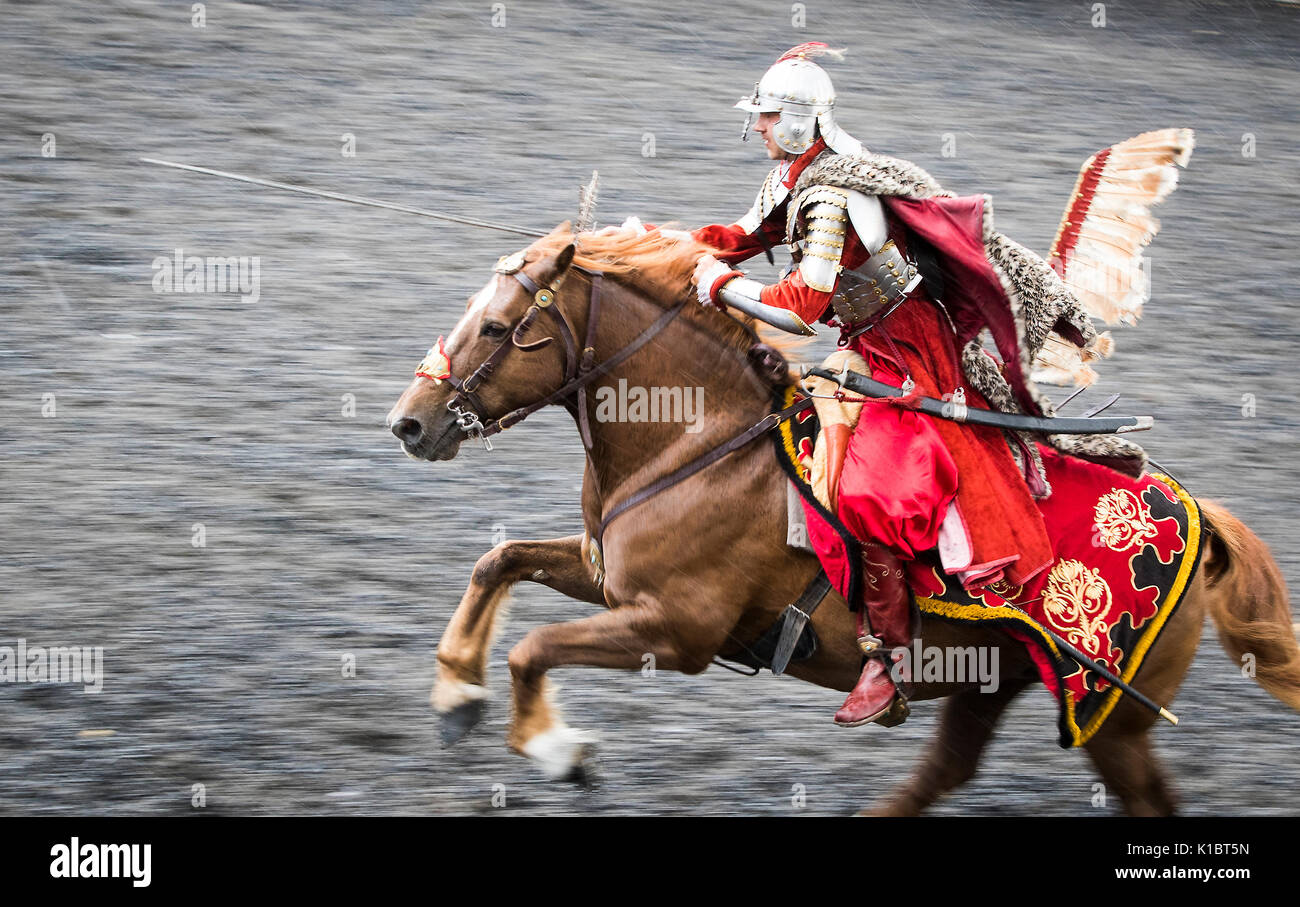 Ein klangbild Exposition zeigt eine geflügelte Husaren Kavallerist während einer Anzeige im Royal Armouries in Leeds. Stockfoto