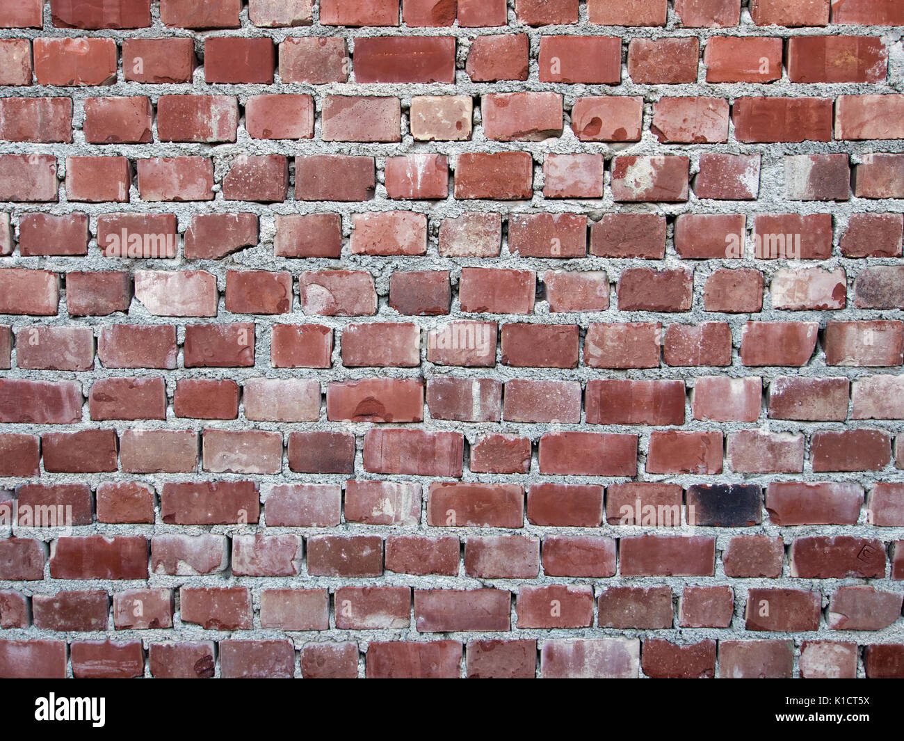 Schlecht Red brick wall gemacht. Schlampige Arbeit. Stockfoto