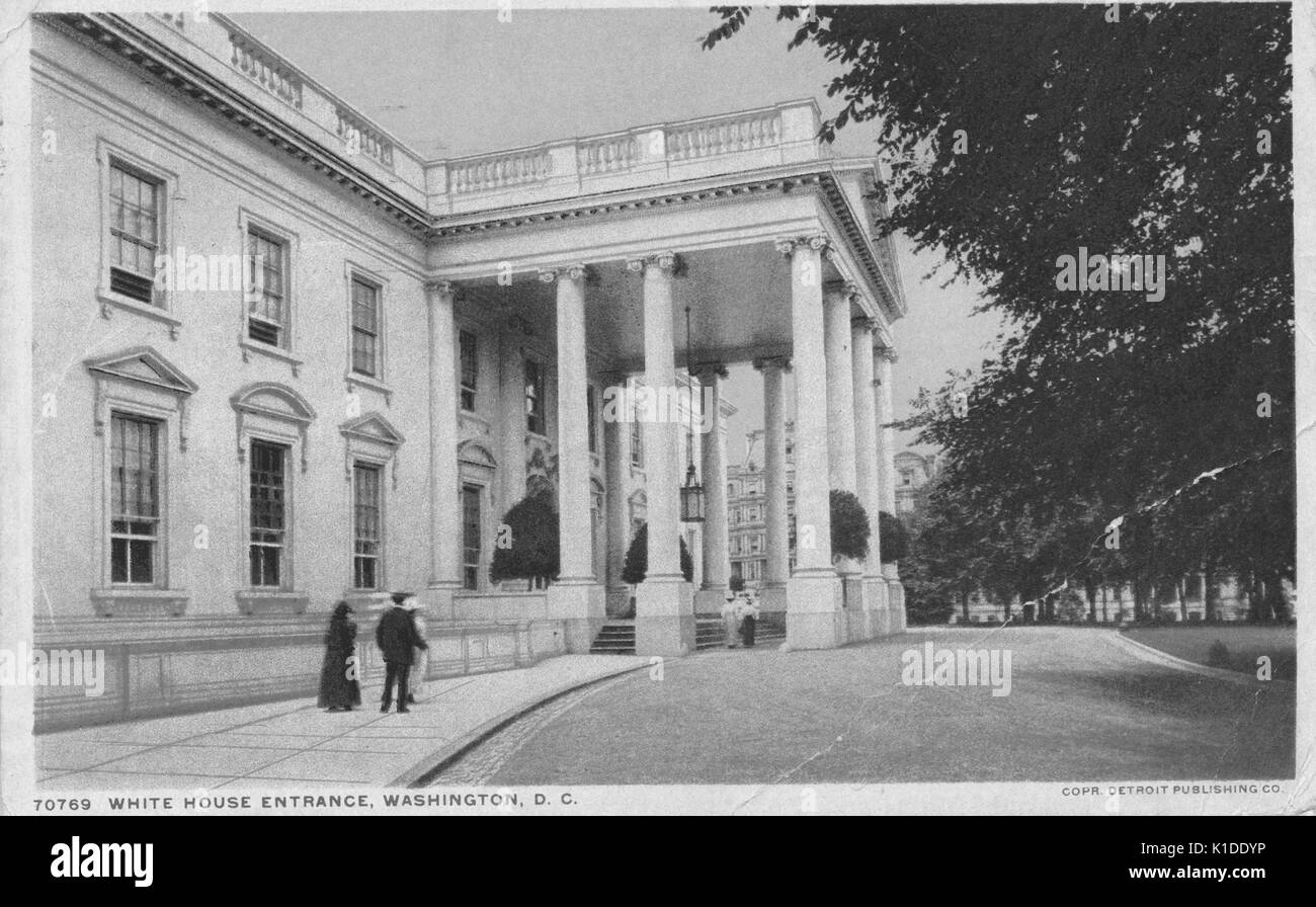 Eine Postkarte, die aus einem getönten Foto erstellt wurde, können mehrere Personen gesehen werden, die zum Eingang zum Weißen Haus, Washington, DC, 1914 gehen. Aus der New York Public Library. Stockfoto