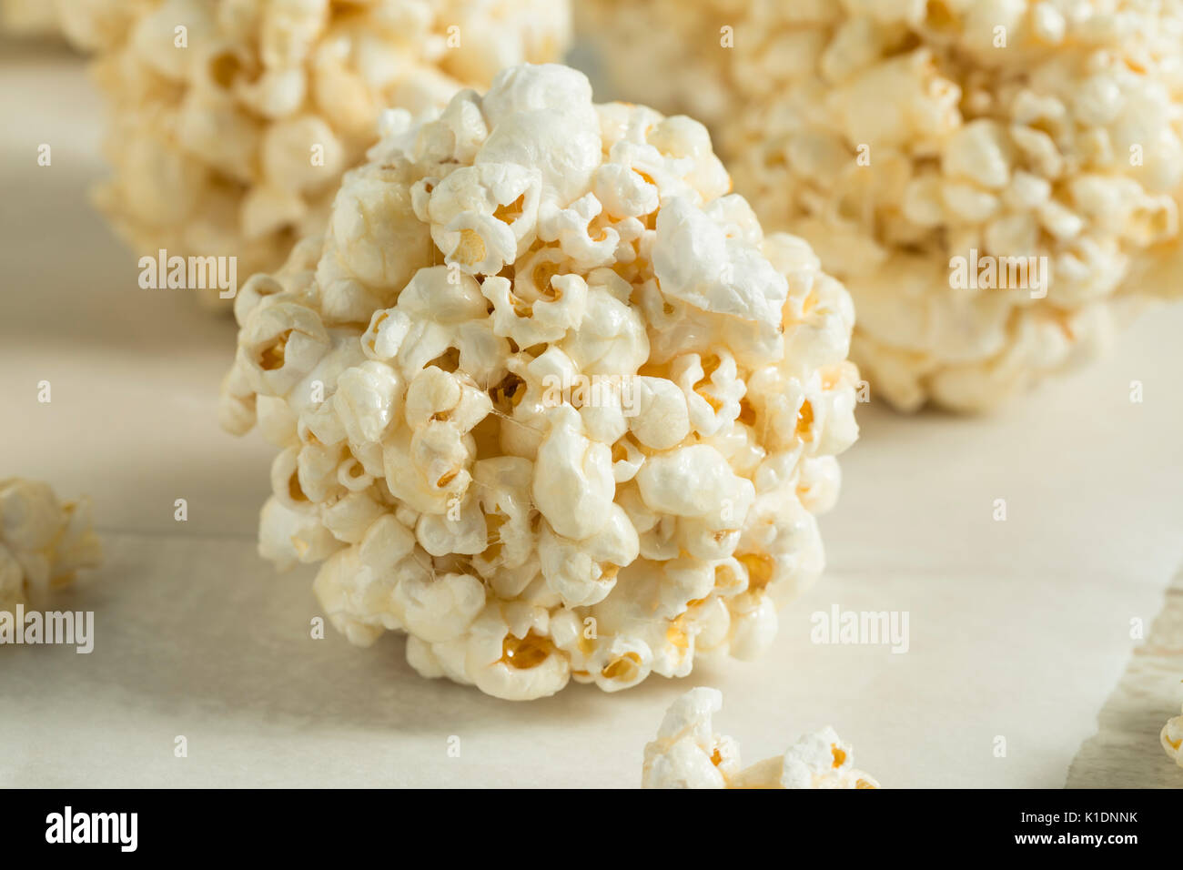 Süßes hausgemachtes Popcorn Bälle bereit zu Essen Stockfoto