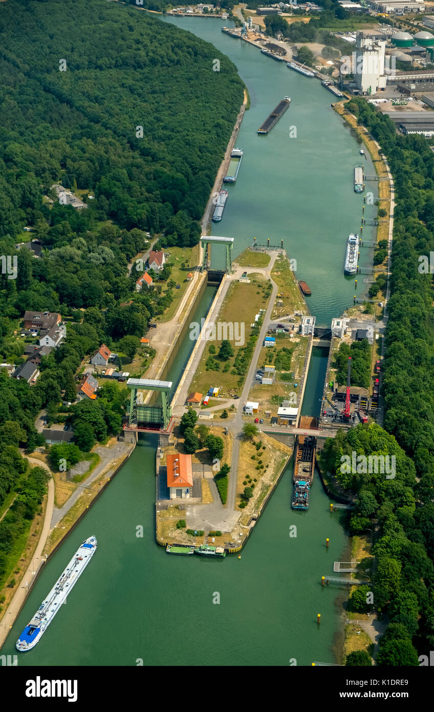 Wesel Datteln Kanal, Verriegeln mit Bauarbeiten, Binnenschifffahrt und Frachter Stau im schleusenbecken, Dorsten, Ruhrgebiet Stockfoto