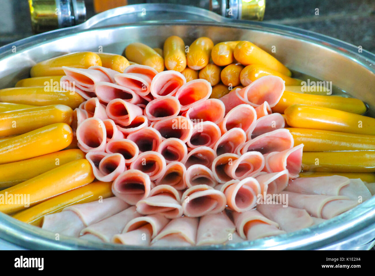 Schinken und Wurst. Stockfoto