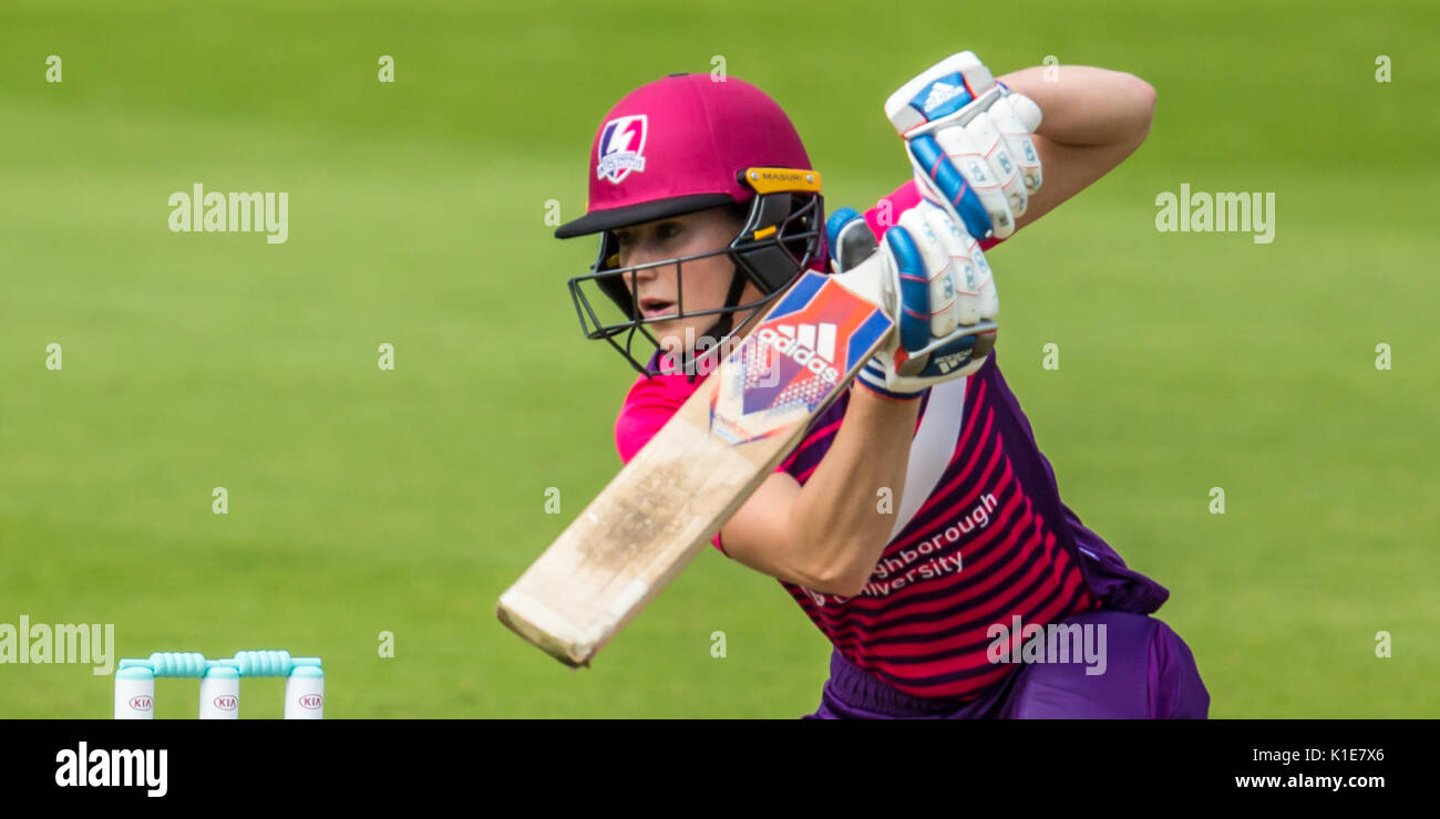 London, Großbritannien. 26. August 2017. Ellyse Perry schlagen für Loughborough Blitz gegen Surrey Sterne in der Kia Super League T20 Cricket Match am Kia Oval. David Rowe/Alamy leben Nachrichten Stockfoto
