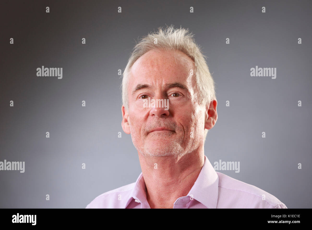 Edinburgh, Schottland, Großbritannien. 27 Aug, 2017. Tag 16 Edinburgh International Book Festival. Bild: Martin Sixsmith ist ein britischer Autor und Radio-/TV-Moderatorin, vor allem für die BBC. Credit: Pako Mera/Alamy leben Nachrichten Stockfoto