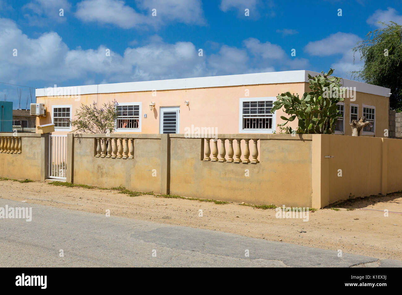 Kralendijk, Bonaire, Leeward Antilles. Middle-Class Residence. Stockfoto