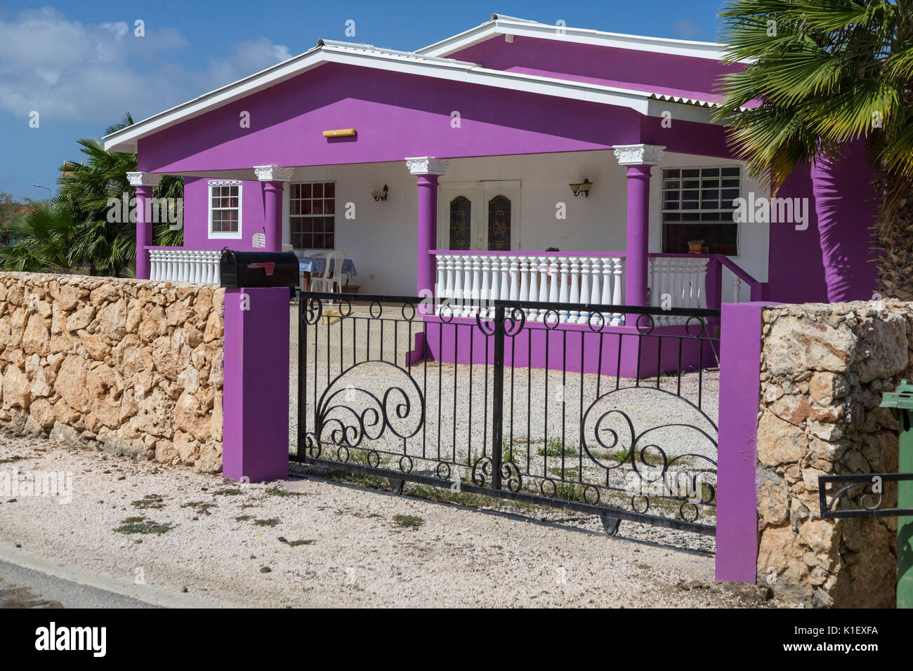 Kralendijk, Bonaire, Leeward Antilles. Middle-Class Residence. Stockfoto