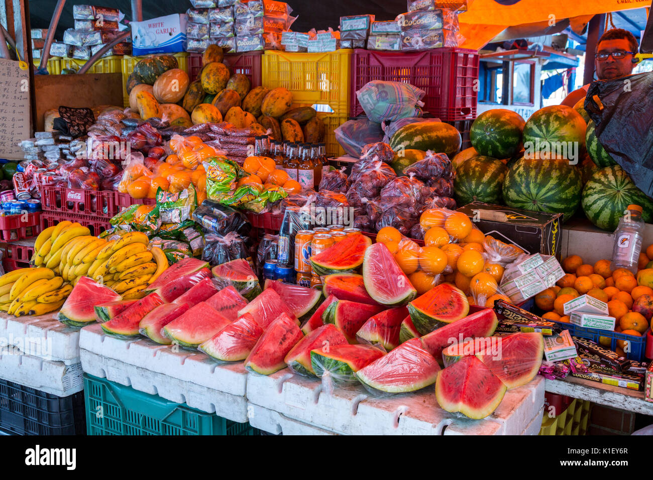 Willemstad, Curacao, Kleinen Antillen. Wassermelonen und Früchte zum Verkauf auf dem Markt. Stockfoto