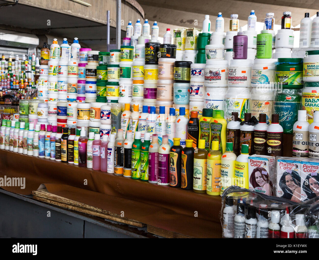 Willemstad, Curacao, Kleinen Antillen. Haar- und Hautpflegeprodukten, zentralen Markt. Stockfoto