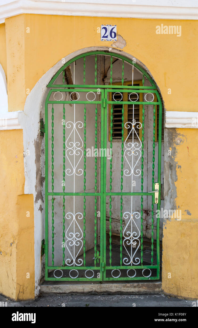 Willemstad, Curacao, Kleinen Antillen. Tür, Windsor House, otrobanda. Stockfoto