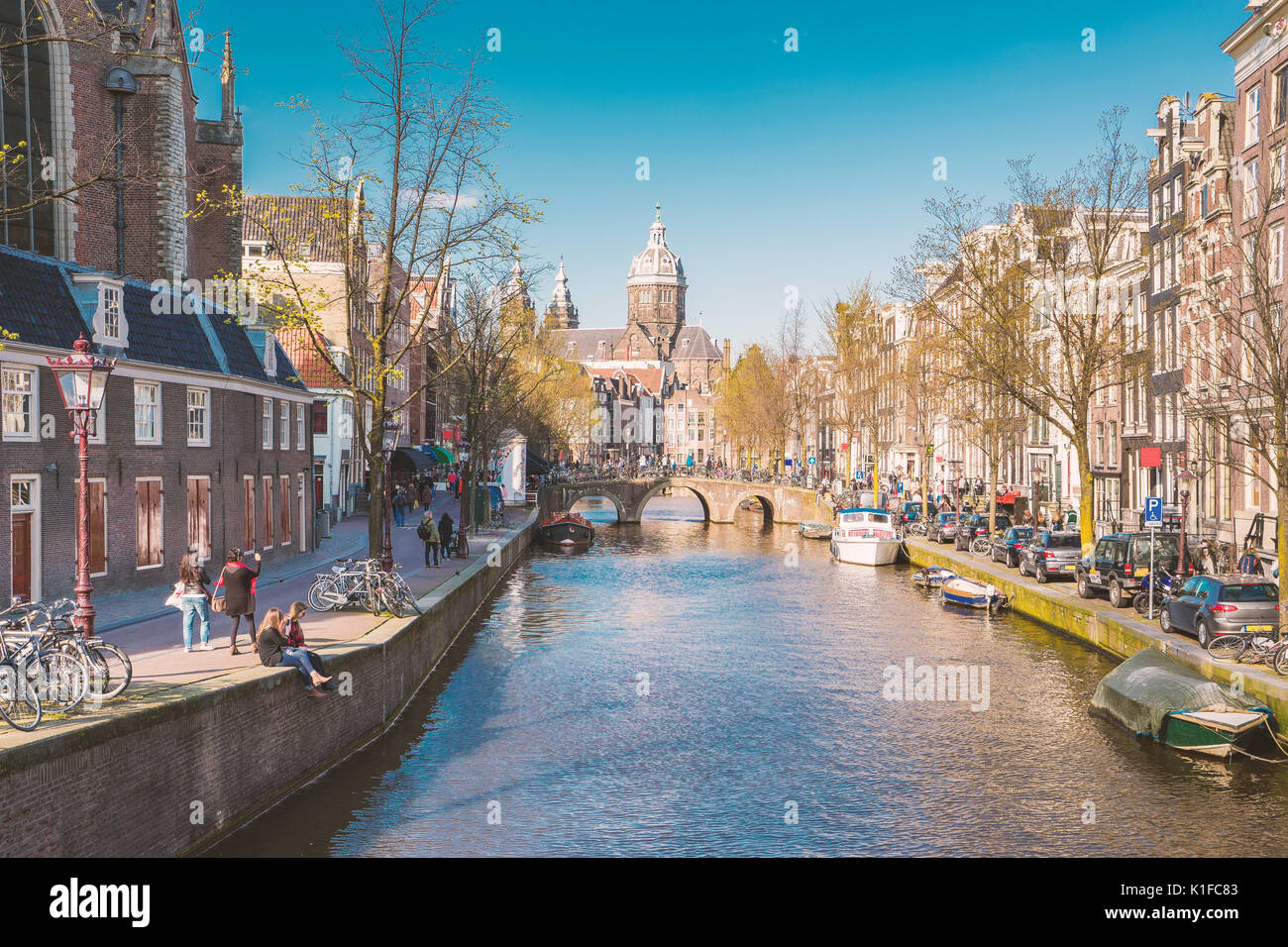 Die Stadt Amsterdam in Niederlande mit retro Film vintage filter Stil. Stockfoto