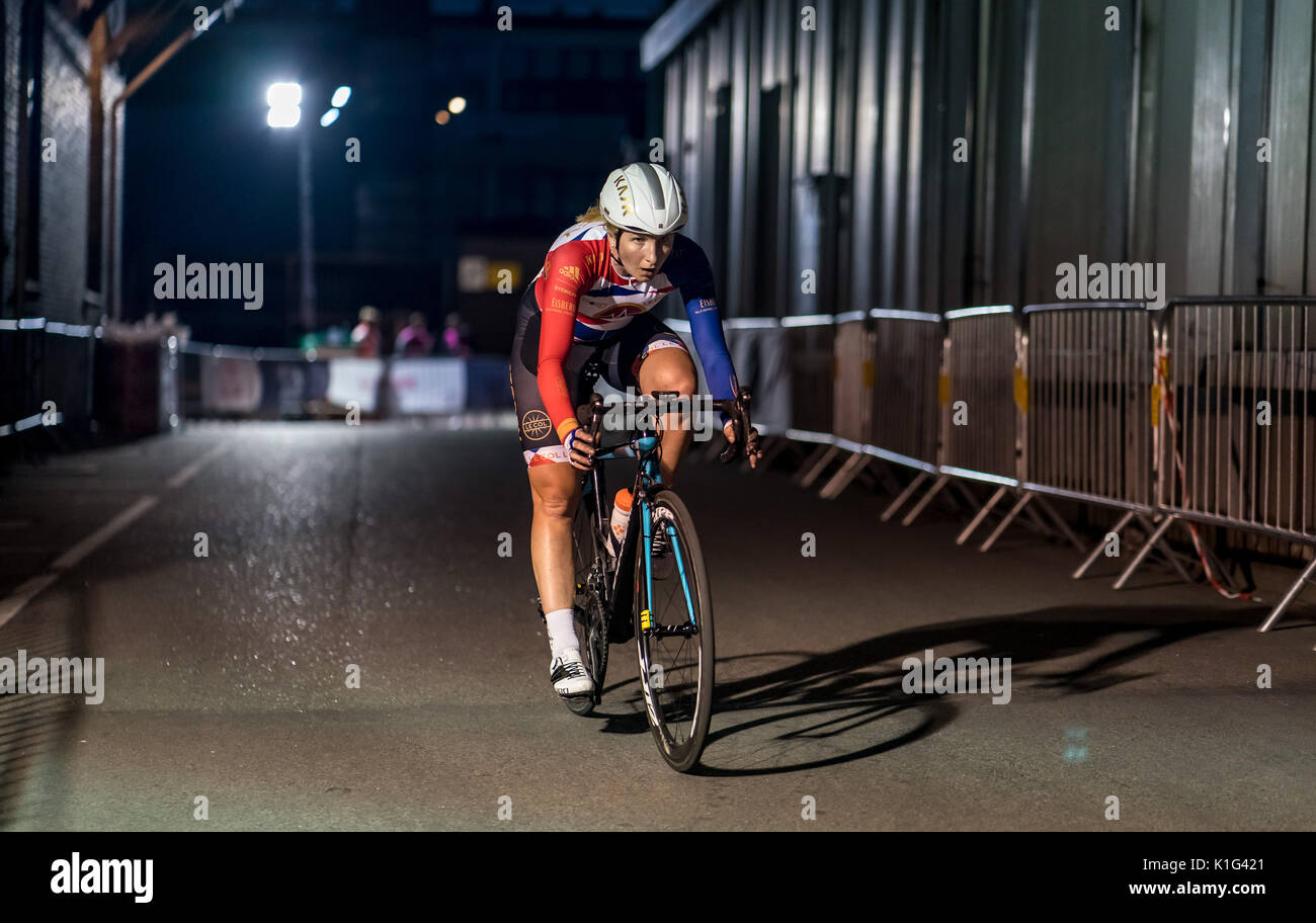 Bike Reiter reiten in der Nacht an Rapha Nocturne Rennen in Kopenhagen Stockfoto