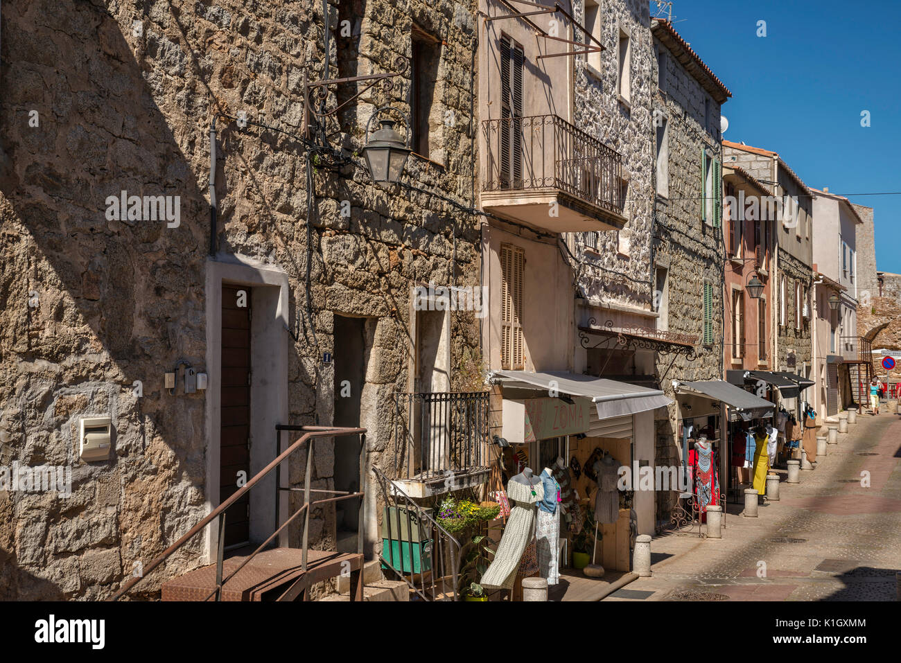 Rue de la Citadelle, Altstadt hilltop Abschnitt von Porto-Vecchio, Korsika, Frankreich Stockfoto