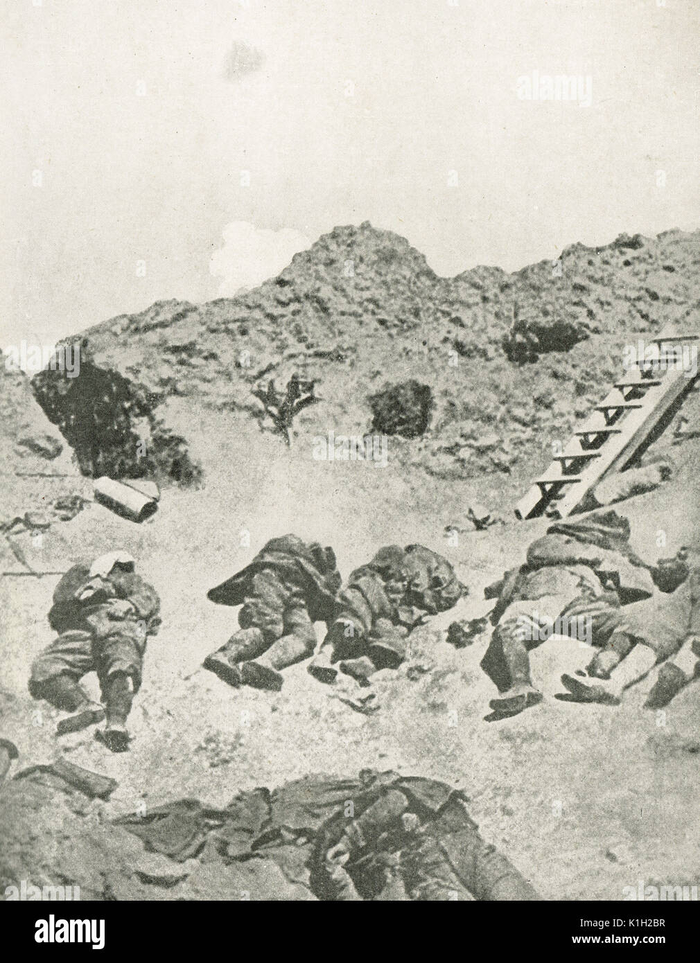 Die deutschen Truppen, die von französischen 75 Gewehren getötet, WK 1. Stockfoto