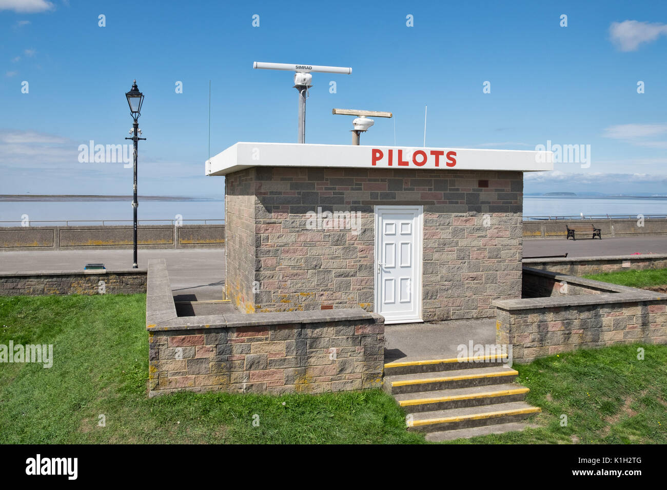 Die Piloten Station über dem Meer Verteidigung mit Blick auf Meer in Burnham-on-Sea Stockfoto