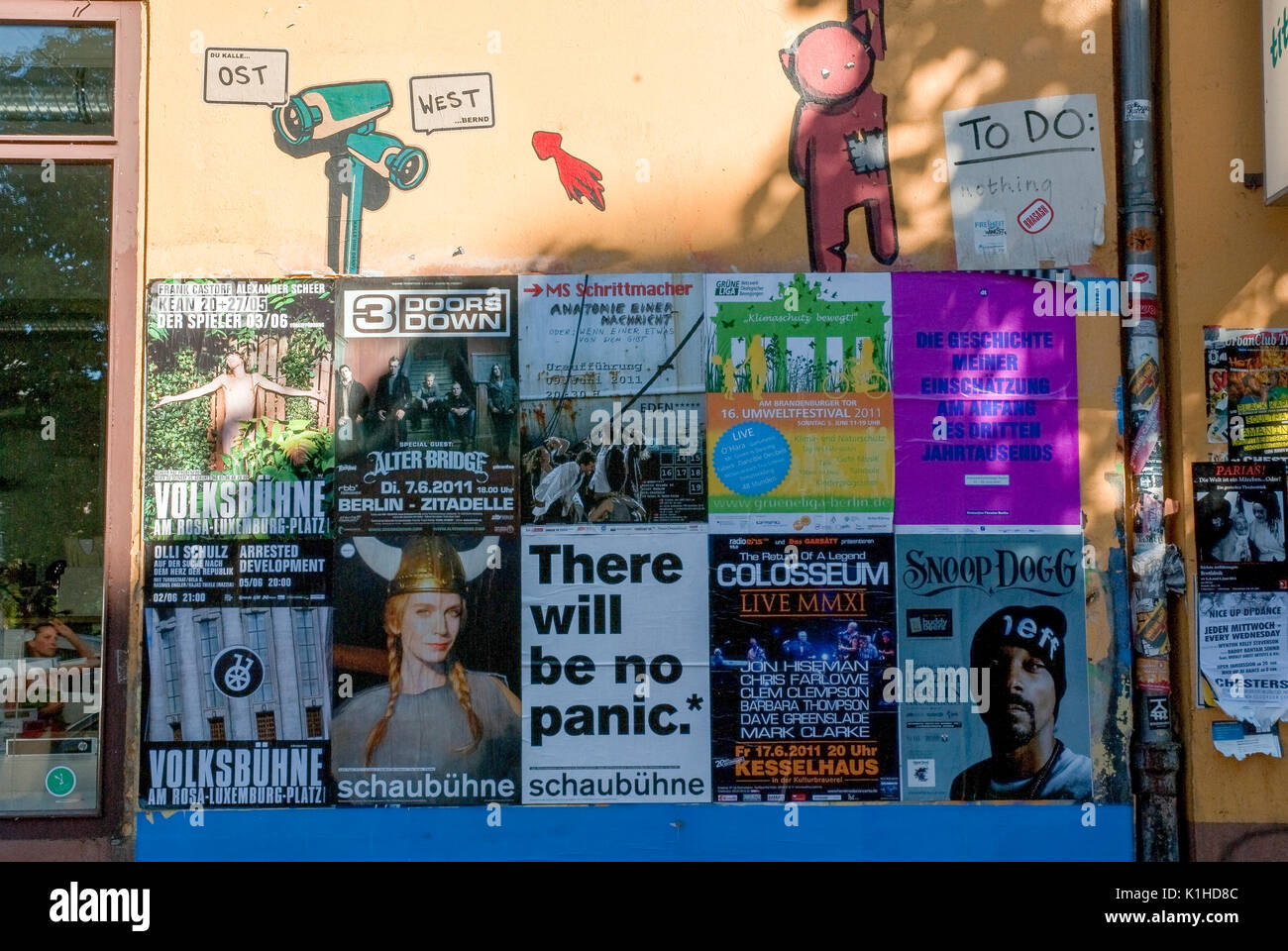 BERLIN - JUNI 3: Plakate im Prenzlauer Berg, Berlin, Deutschland, an Juni 3,2011. Stockfoto
