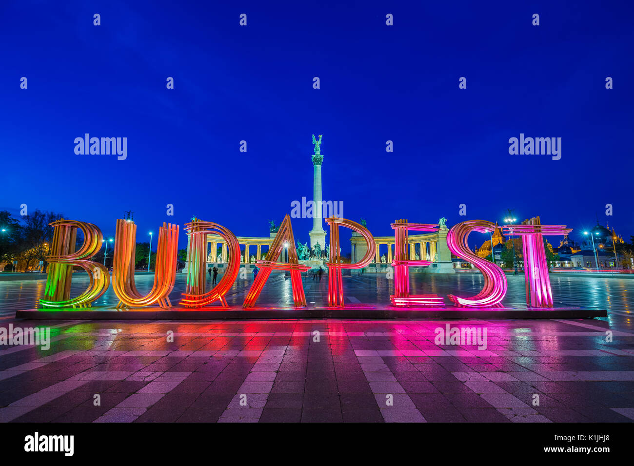 Budapest, Ungarn - Die schöne Hero Quadrat in der blauen Stunde Stockfoto