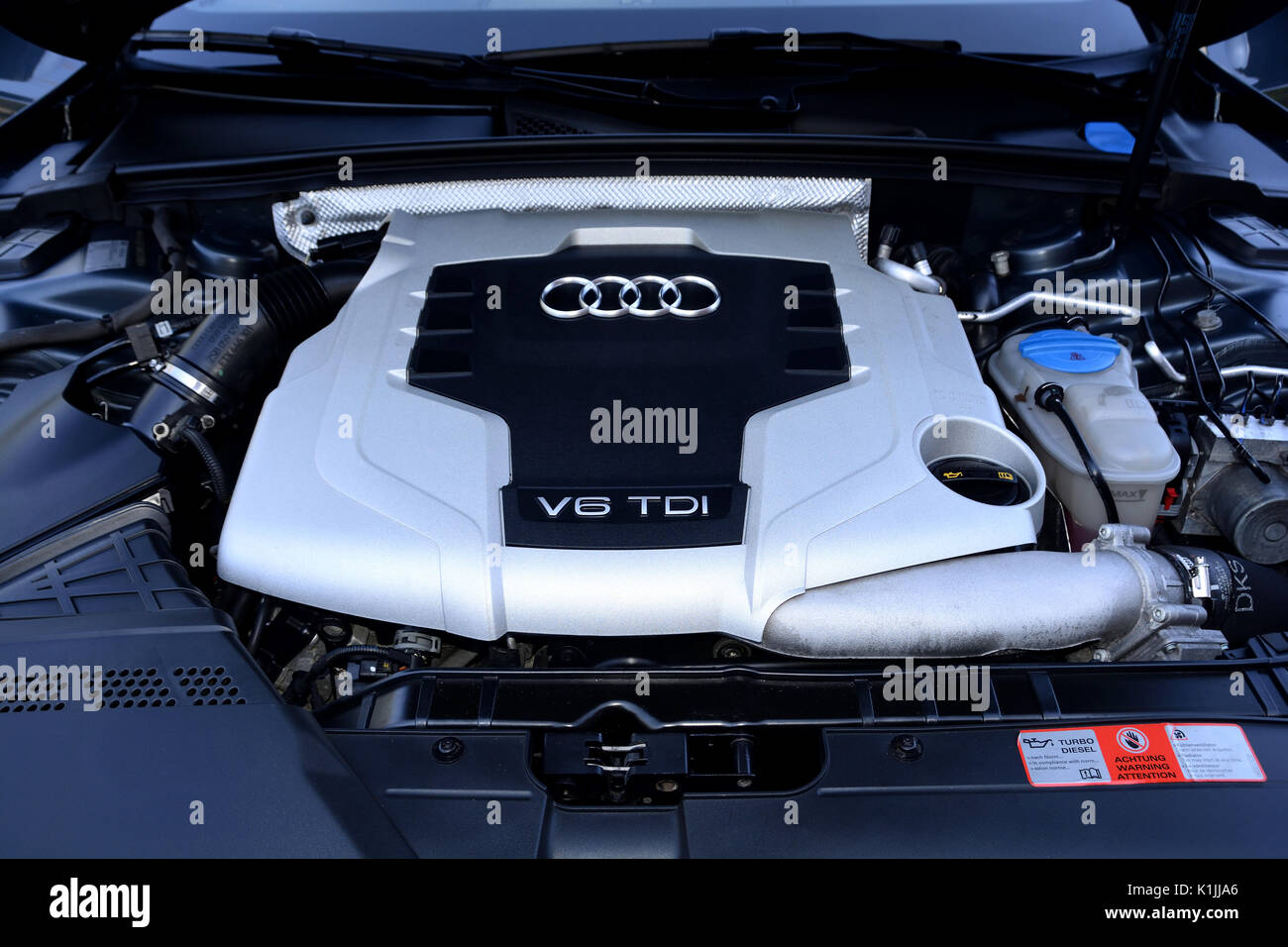 auto, Audi, tdi, Diesel, Benzin, Kosten, Parken, Fahren, Stopp, Maut, Entfernung, Kilometer, Meilen, Motor, alt, Verbrennung, Verwendung, Sicherheit, Auto, Stockfoto