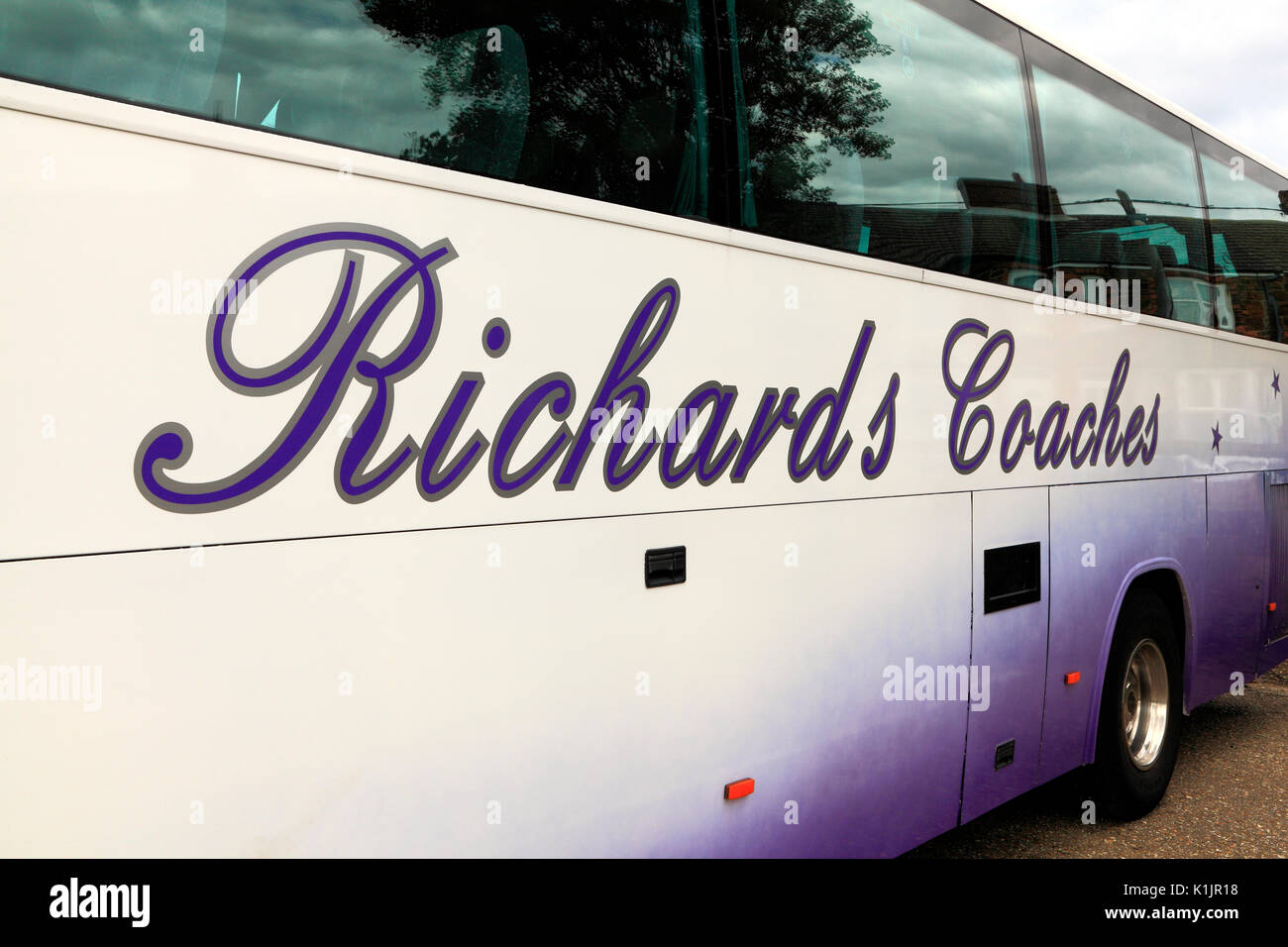 Richards Coaches, Trainer, Tagesausflüge, Reise, Ausflug, Ausflüge, Reisen unternehmen, Unternehmen, Urlaub, Urlaub, Verkehr, Logo, England, Großbritannien Stockfoto