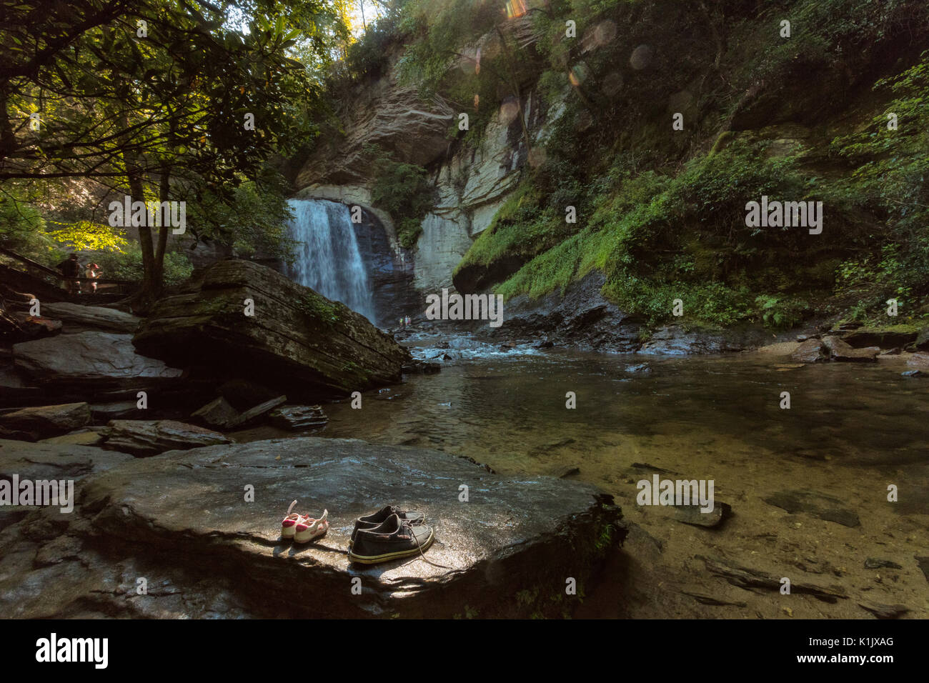 Der US-276 im Pisgah Forest ist auf der Suche Glas fällt in Brevard, NC. Stockfoto