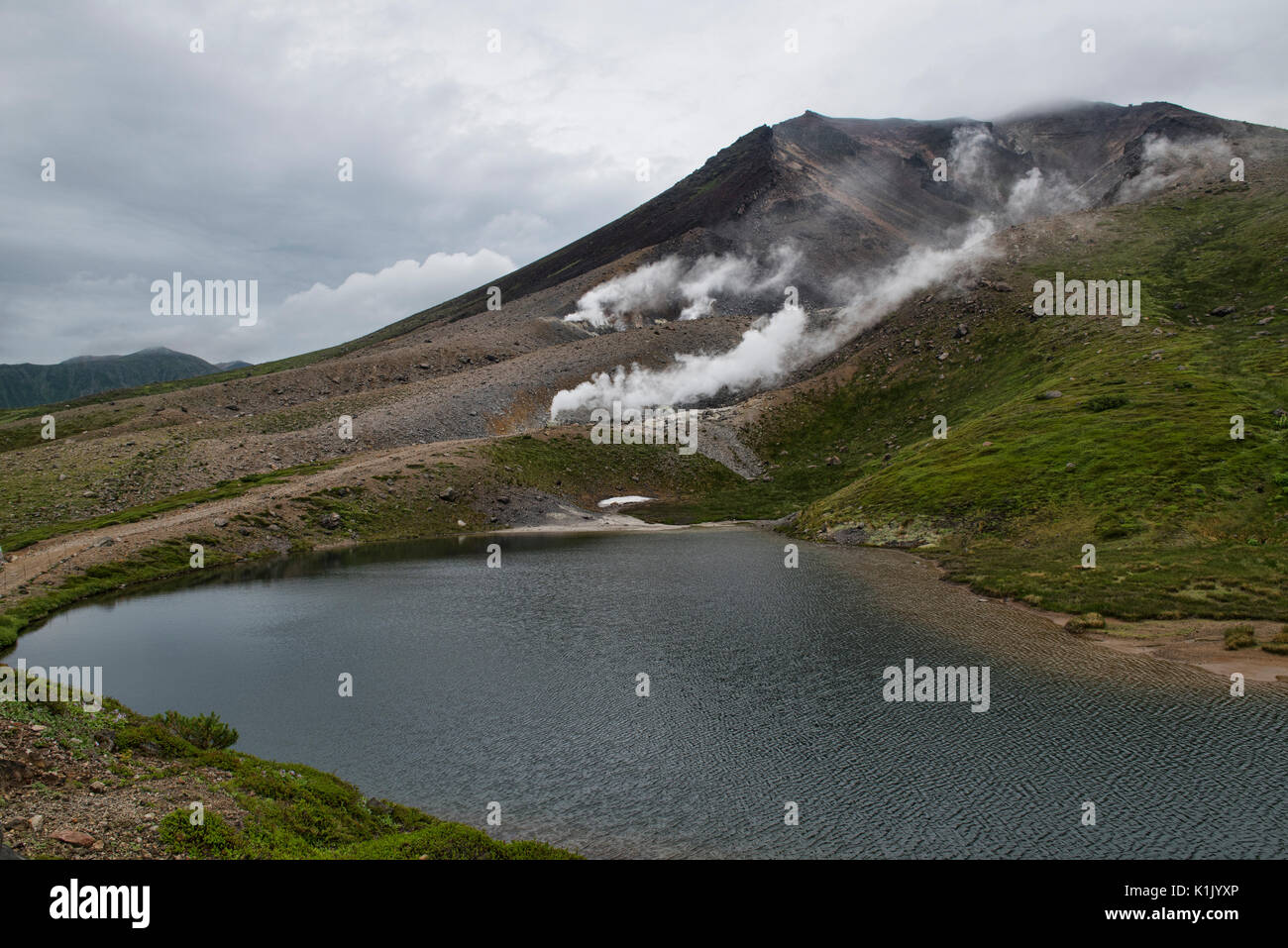 Rauchen Fumarolen auf dem Berg Asahi, Daisetsuzan Nationalpark, Hokkaido, Japan Stockfoto