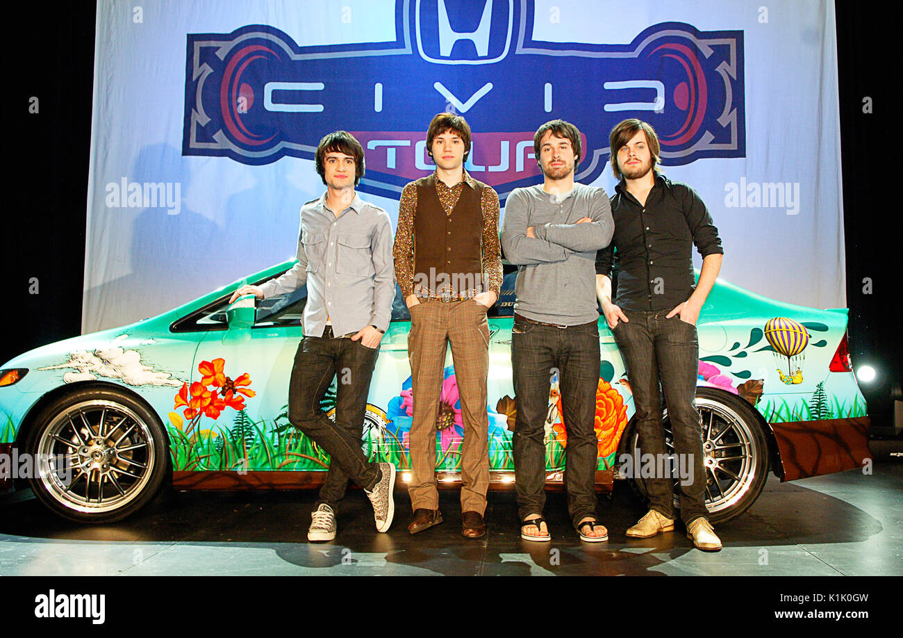 (L-R) Brendon Urie,Ryan Ross,Jon Walker,Spencer Smith Panik! Disco mit Honda Civic Center Torrance, Kalifornien. Stockfoto