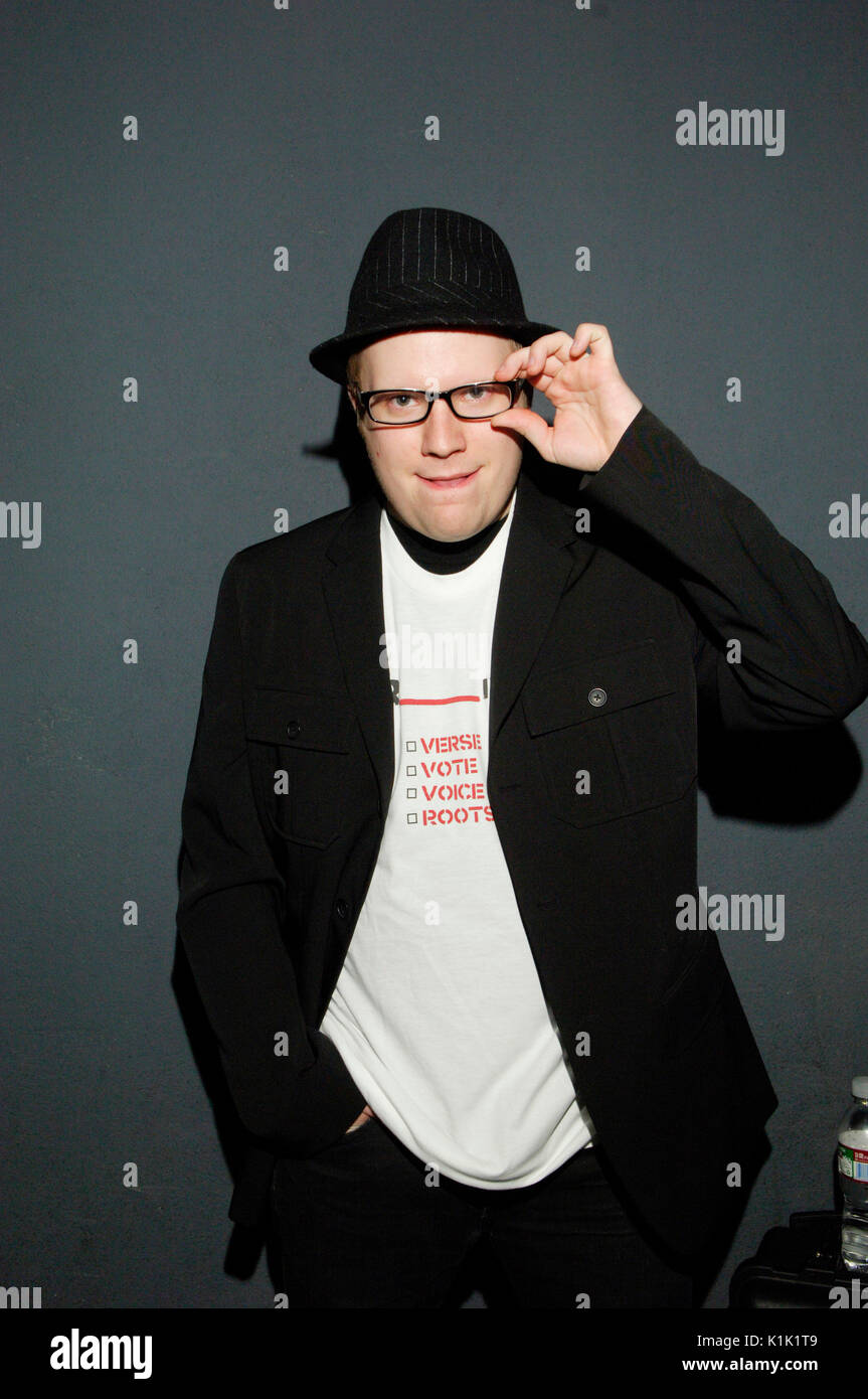 Patrick Stump von Fall Out Boy rock Abstimmung shirt tragen die Teilnahme an der 5. jährlichen Wurzeln Jam Key Club Hollywood, Ca. Stockfoto