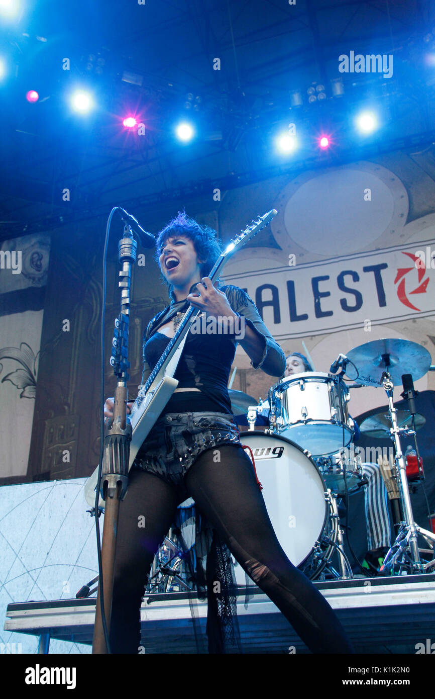 Elizabeth 'Lzzy" Hale Halestorm führt 2010 Rockstar Energy Drink Uproar Festival Verizon Wireless Amphitheatre September 17,2010 Irvine, Kalifornien. Stockfoto