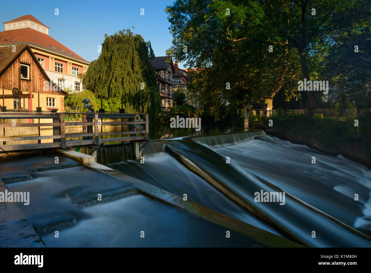 Barrage auf Hammerwehr Canal, Abendlicht, Altstadt, Esslingen am Neckar, Baden-Württemberg, Deutschland Stockfoto