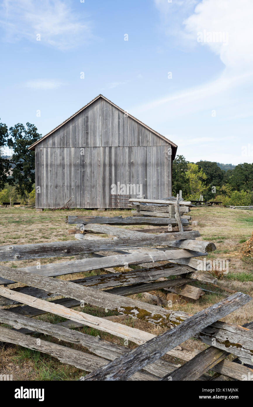 Historische Scheune Champoeg State Park Heritage Center, Standort des Oregon erste Provisorische Regierung entfernt Stockfoto