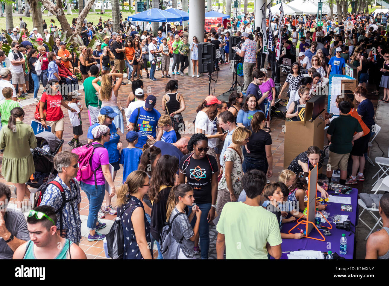 Miami Florida, Downtown, Government Center, March for Science, Protest, Rallye, Science expo, Crowd, FL170430175 Stockfoto