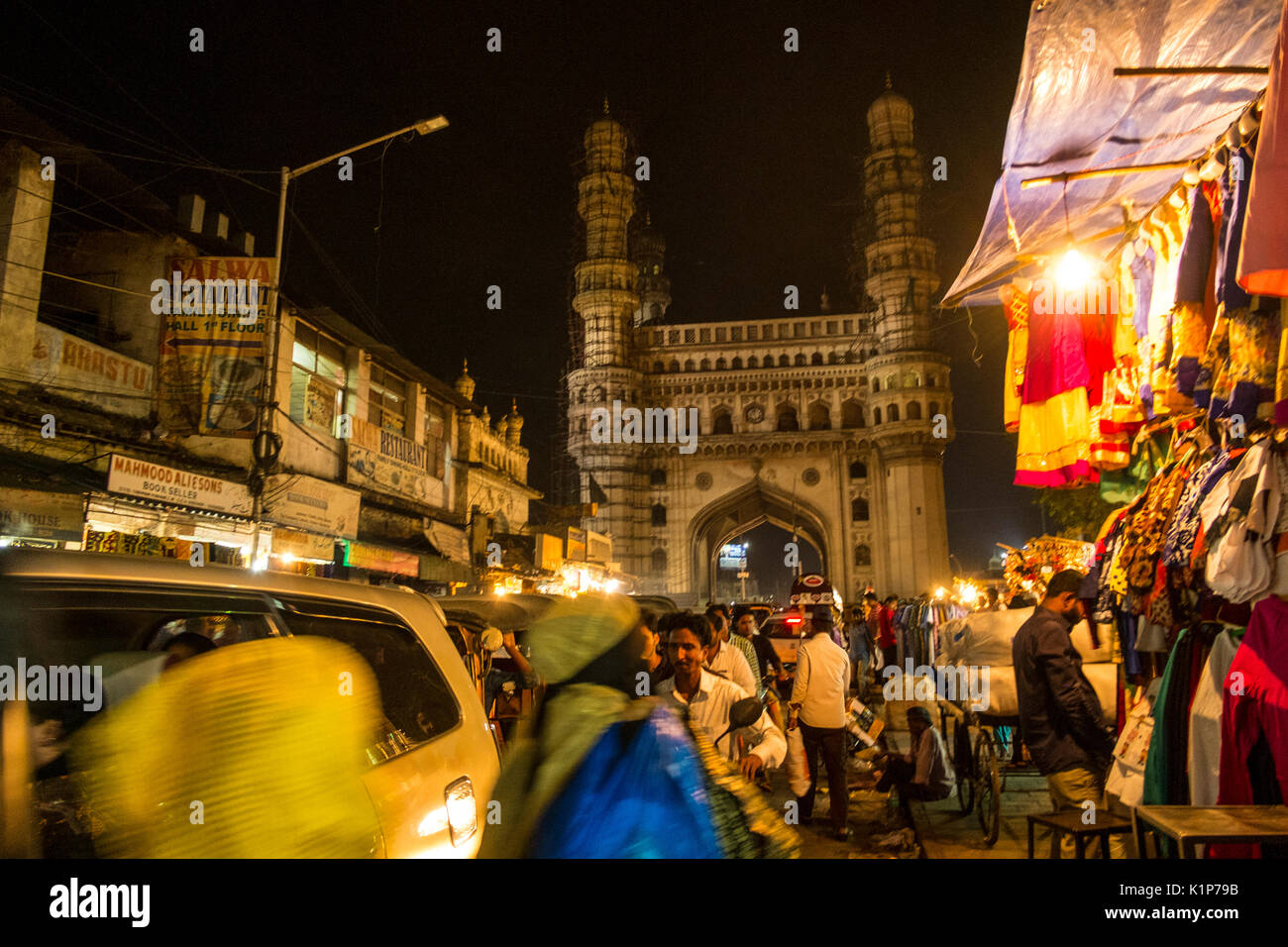 Die bunten Märkte während des heiligen Monats Ramzan in Hyderabad, in der Nähe der Charminar Stockfoto