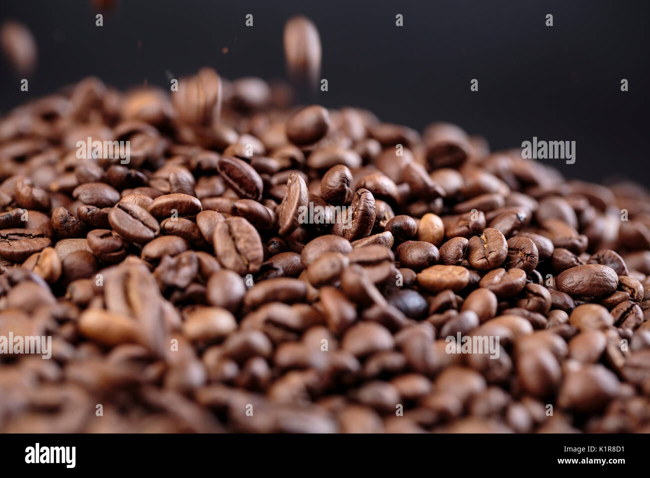 Haufen frisch gerösteten Kaffee Bohnen für die türkischen Mokka oder Espresso Stockfoto