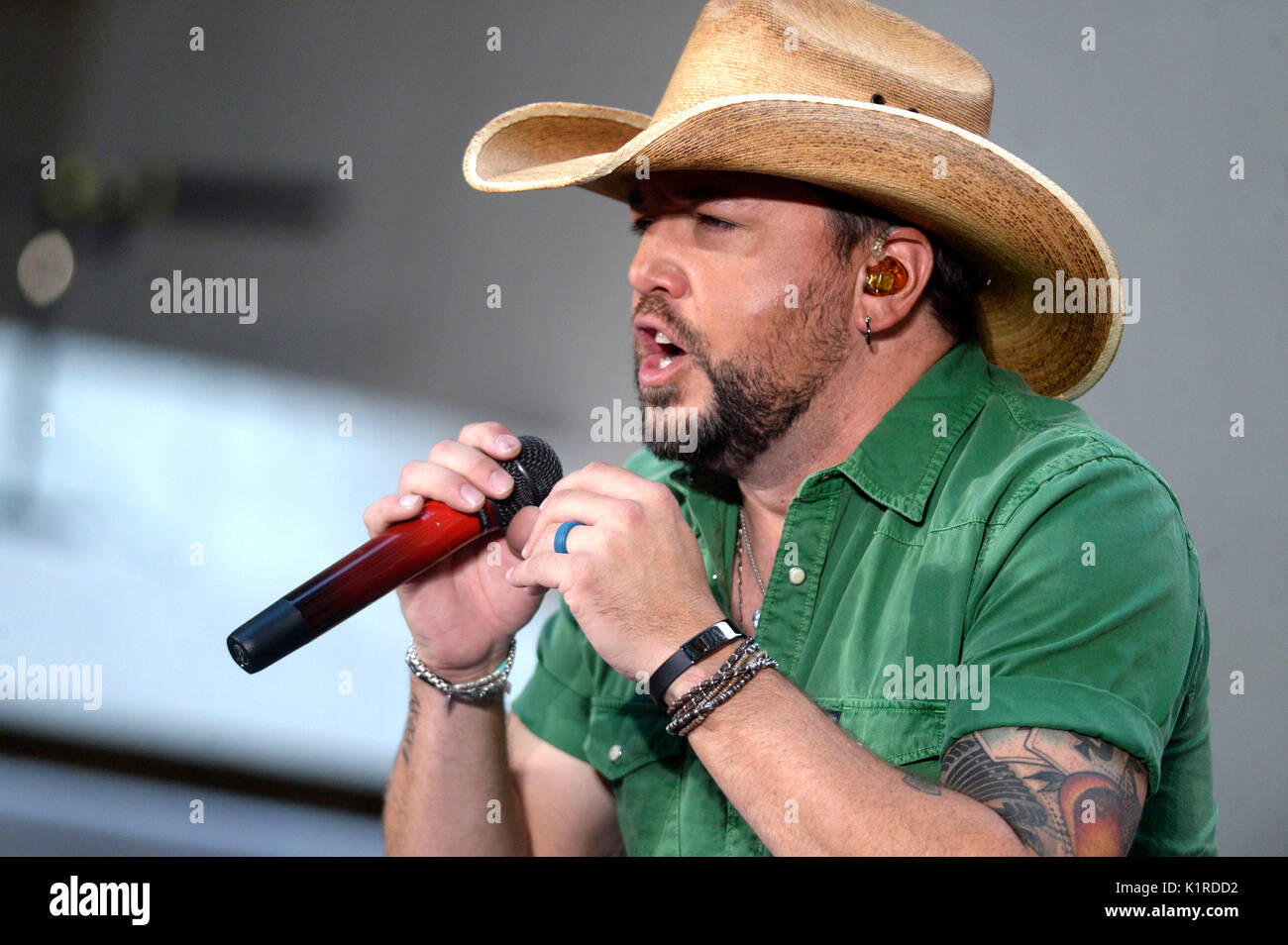 Jason Aldean führt live auf der Bühne bei "NBC Today Show Citi Konzertreihe "am Rockefeller Plaza am 25. August 2017 in New York City. Stockfoto