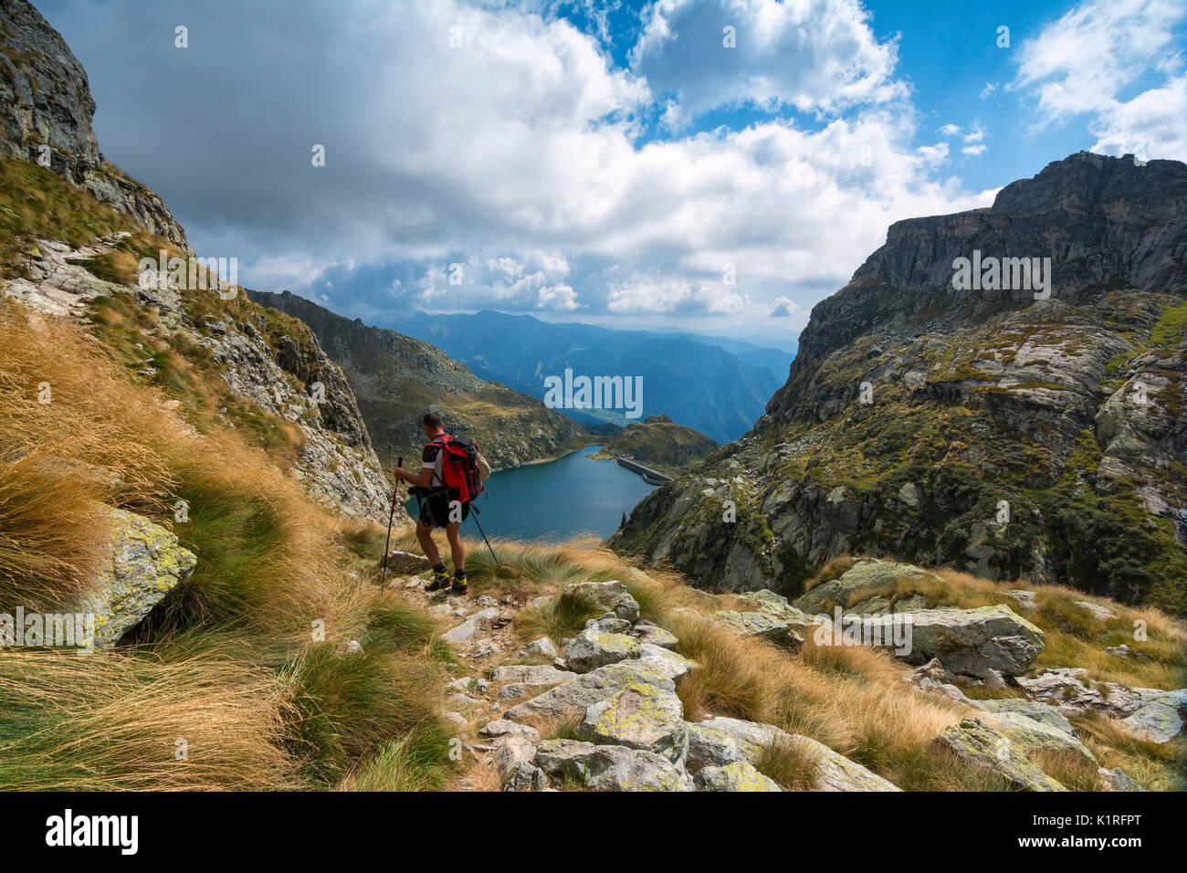 Europa Italien Wanderer In Bergamasker Alpen Provinz Von Bergamo Stockfotografie Alamy