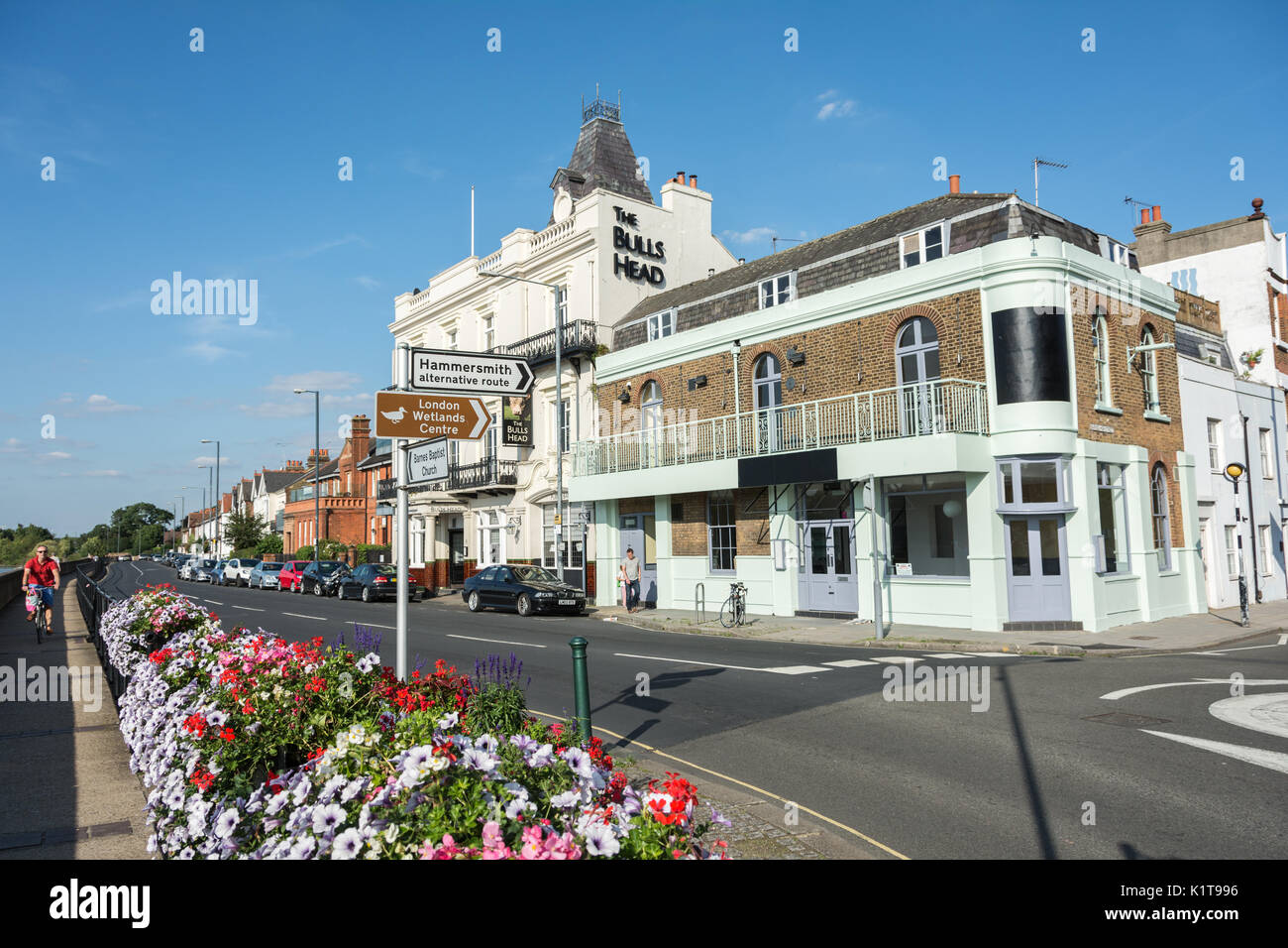 Leiter der öffentlichen Haus des berühmten Stier und Veranstaltungsort in Barnes, London, SW13, UK. Stockfoto