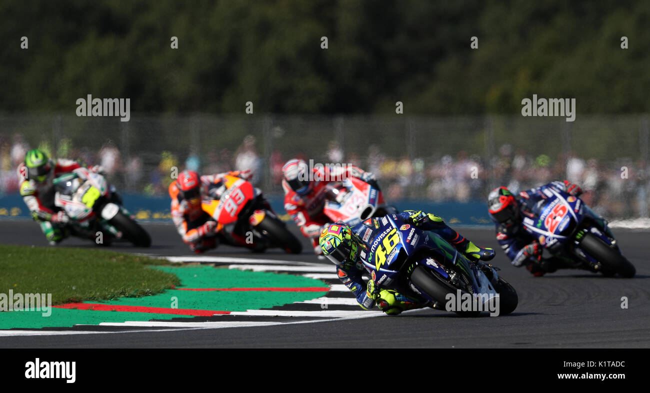 Moviestar Yamaha Valentino Rossi führt die öffnung runden während der britischen Moto Grand Prix in Silverstone, Towcester. Stockfoto