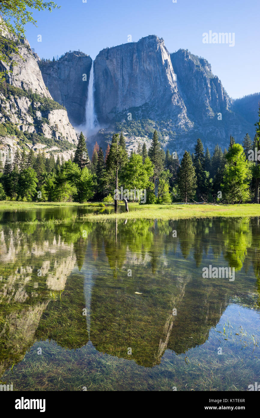 Reflexion der Yosemite Wasserfall im Yosemite National Park, Kalifornien, USA Stockfoto