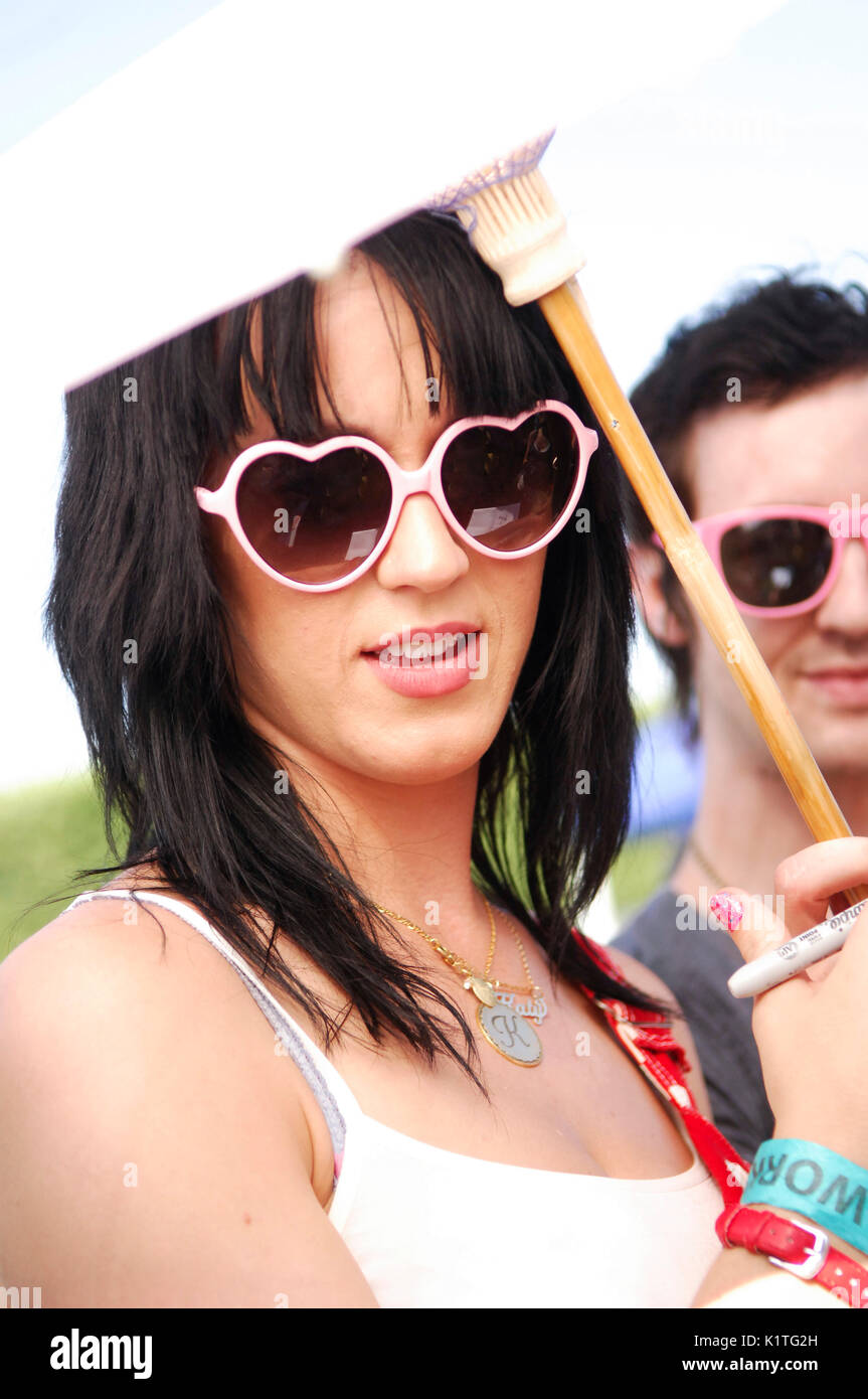 Sängerin Katy Perry backstage bei der Warped Tour 2008 in Pomona, Kalifornien. Stockfoto