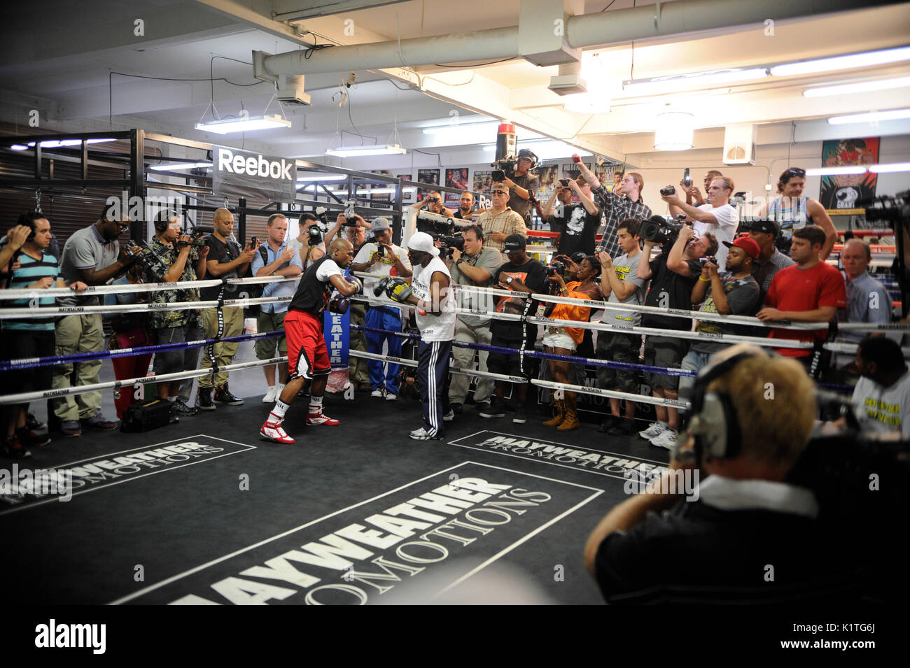 Boxer Floyd Mayweather Jr. trainiert Frontmedien Mayweather Boxing Gym April 24,2012 Las Vegas, Nevada. Stockfoto