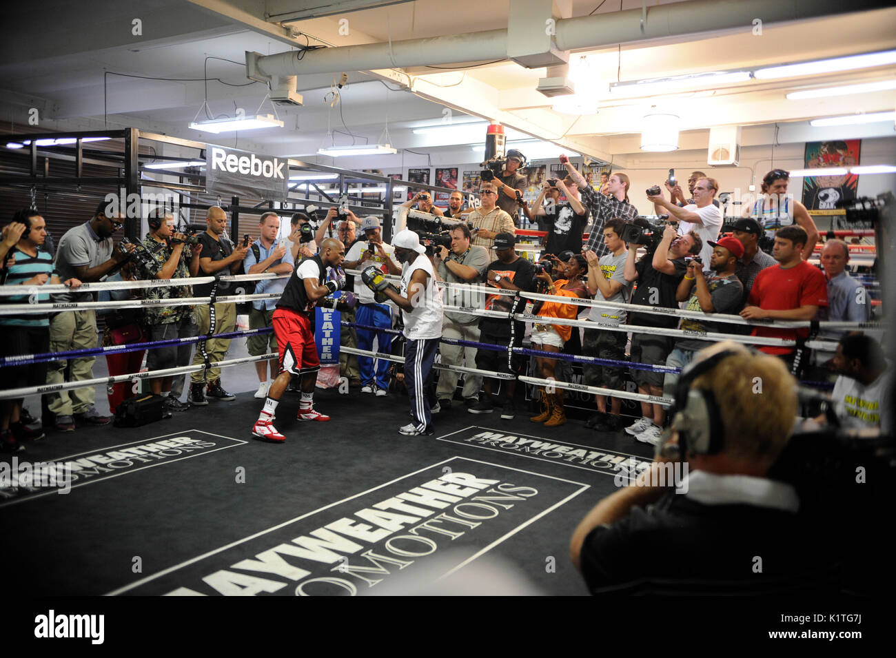 Boxer Floyd Mayweather Jr. trainiert Frontmedien Mayweather Boxing Gym April 24,2012 Las Vegas, Nevada. Stockfoto