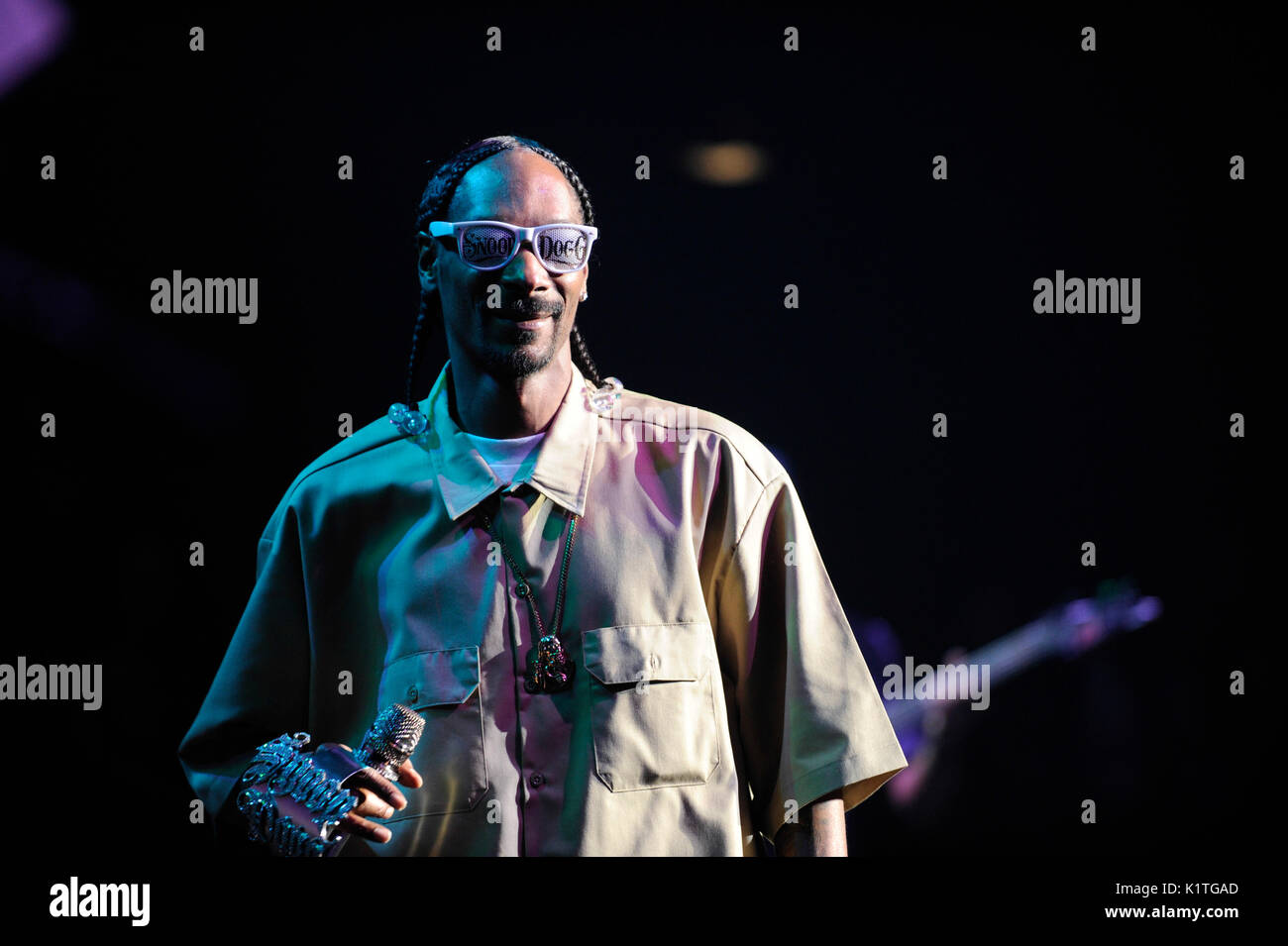 Rapper Snoop Dogg spielt Wiltern Theater Support Snoop Dogg Wiz Khalifa 'MAC Devin: High School Tour' Dezember 13,2011 Los Angeles. Stockfoto