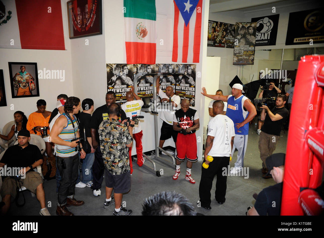Boxer Floyd Mayweather Jr. trainiert Frontmedien Mayweather Boxing Gym April 24,2012 Las Vegas, Nevada. Stockfoto