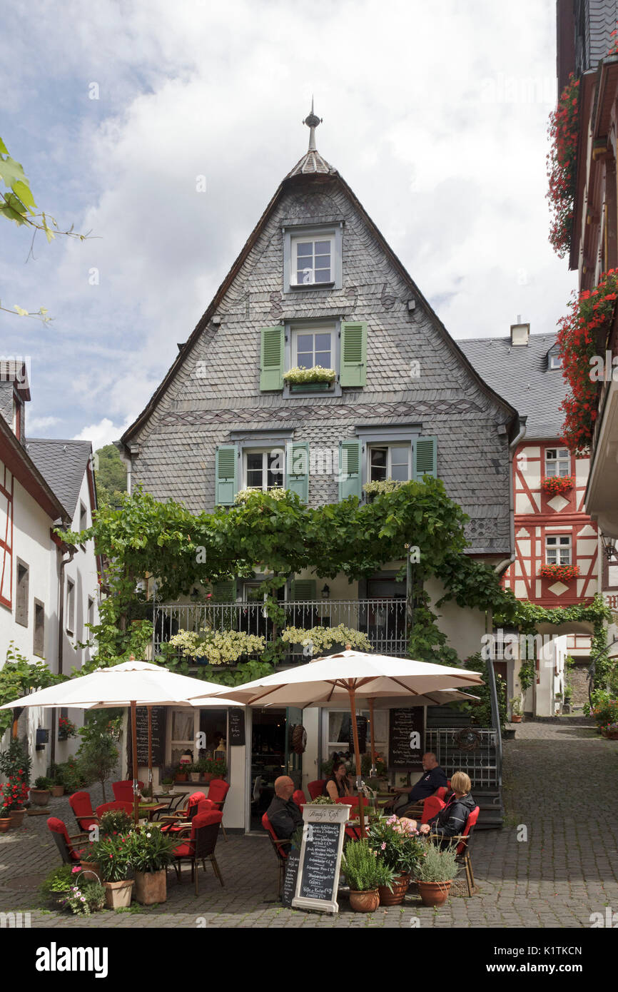 Straßencafé, Beilstein, Mosel, Rheinland-Pfalz, Deutschland Stockfoto